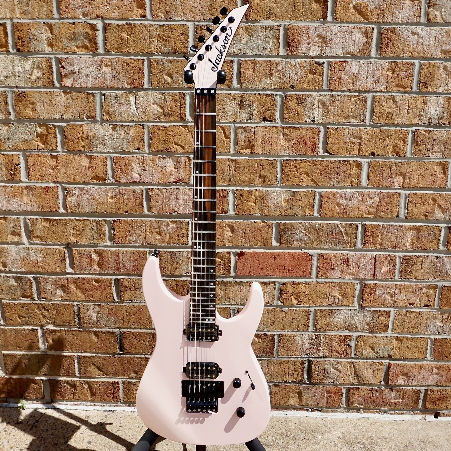 Jackson American Series Virtuoso Streaked Ebony Fingerboard Satin Shell Pink