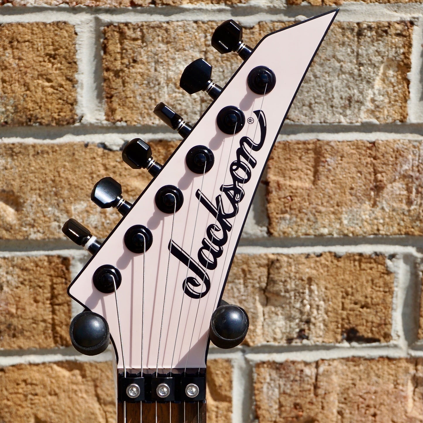 Jackson American Series Virtuoso Streaked Ebony Fingerboard Satin Shell Pink