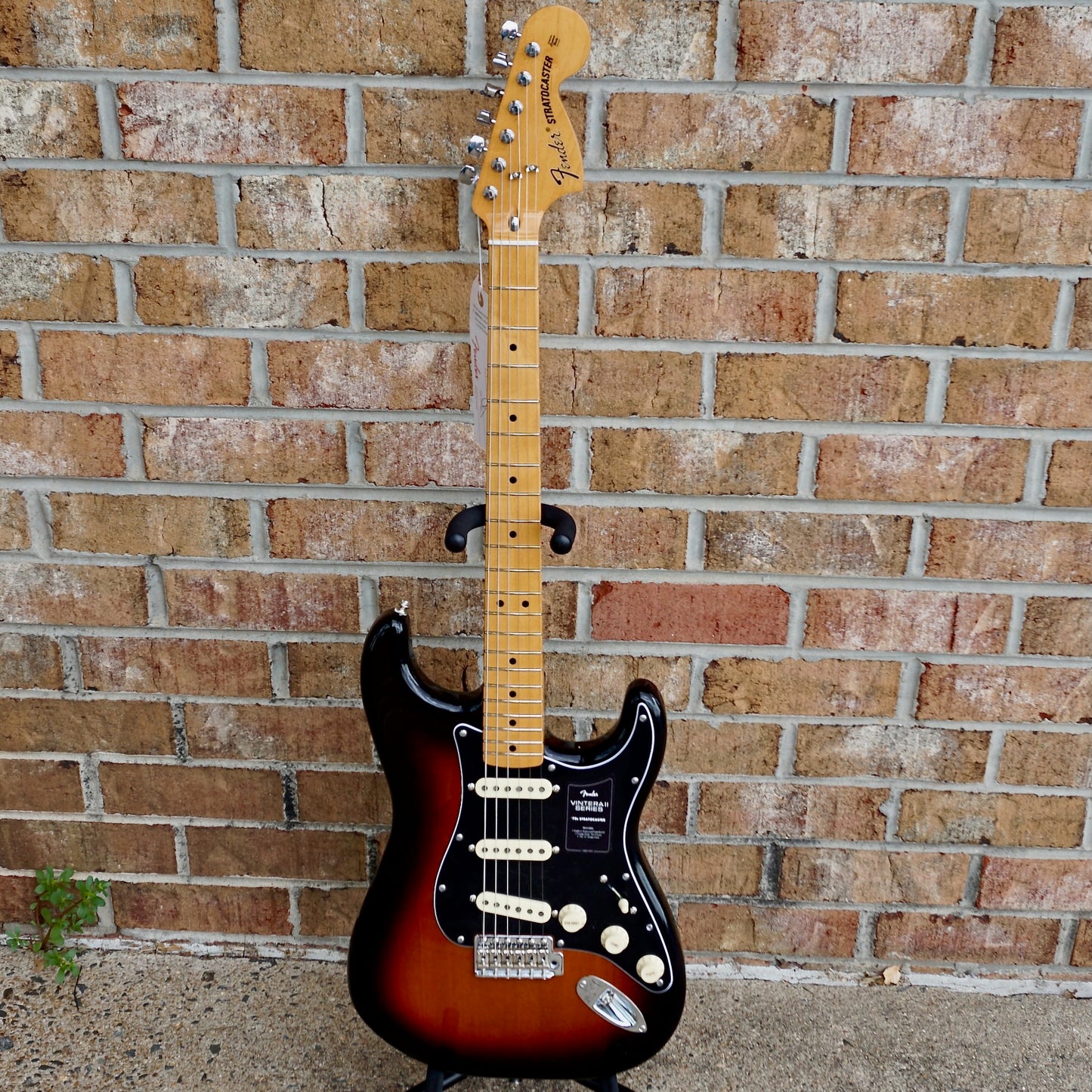 Fender Vintera II '70s Stratocaster Maple Fingerboard 3-Color Sunburst