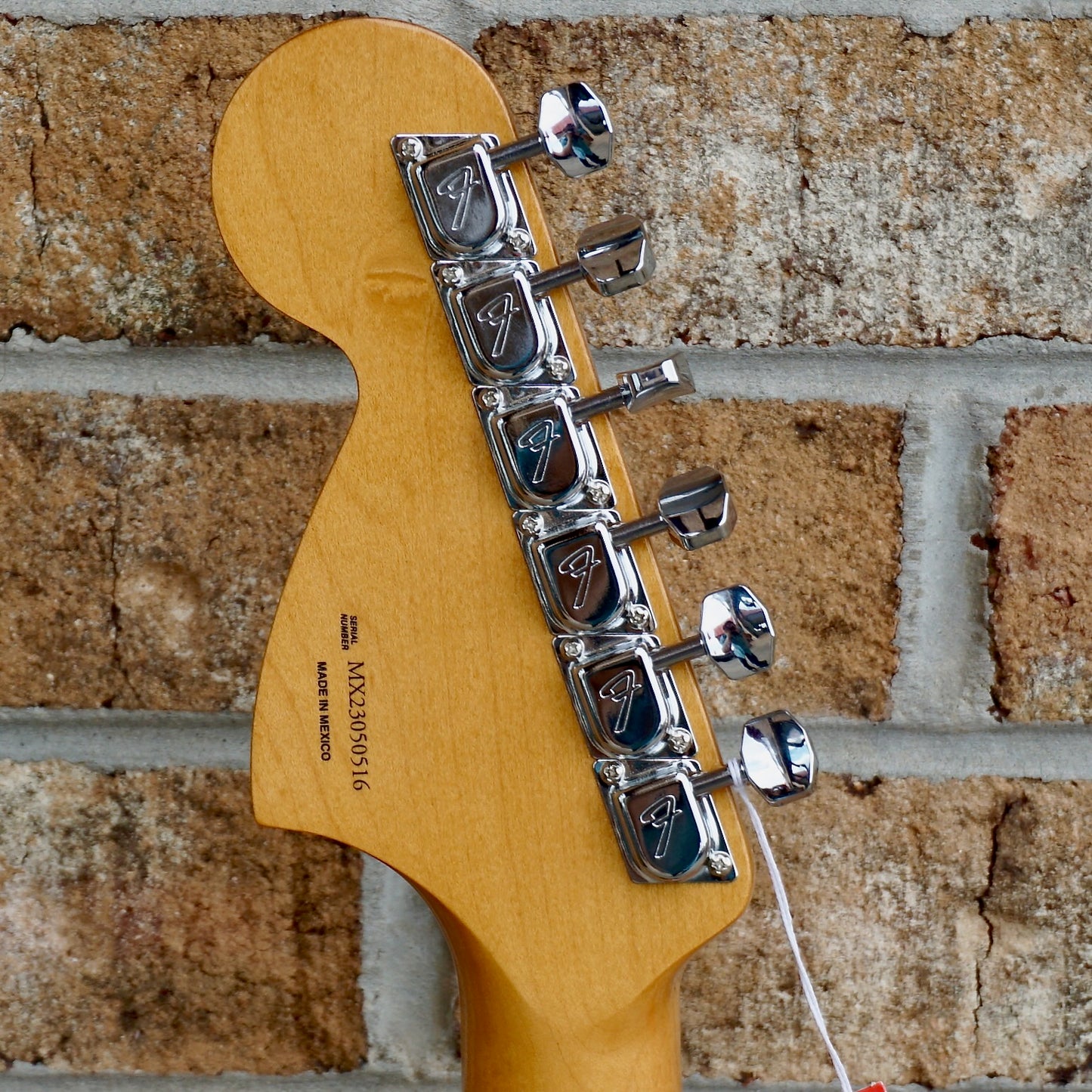 Fender Vintera II '70s Stratocaster Maple Fingerboard 3-Color Sunburst