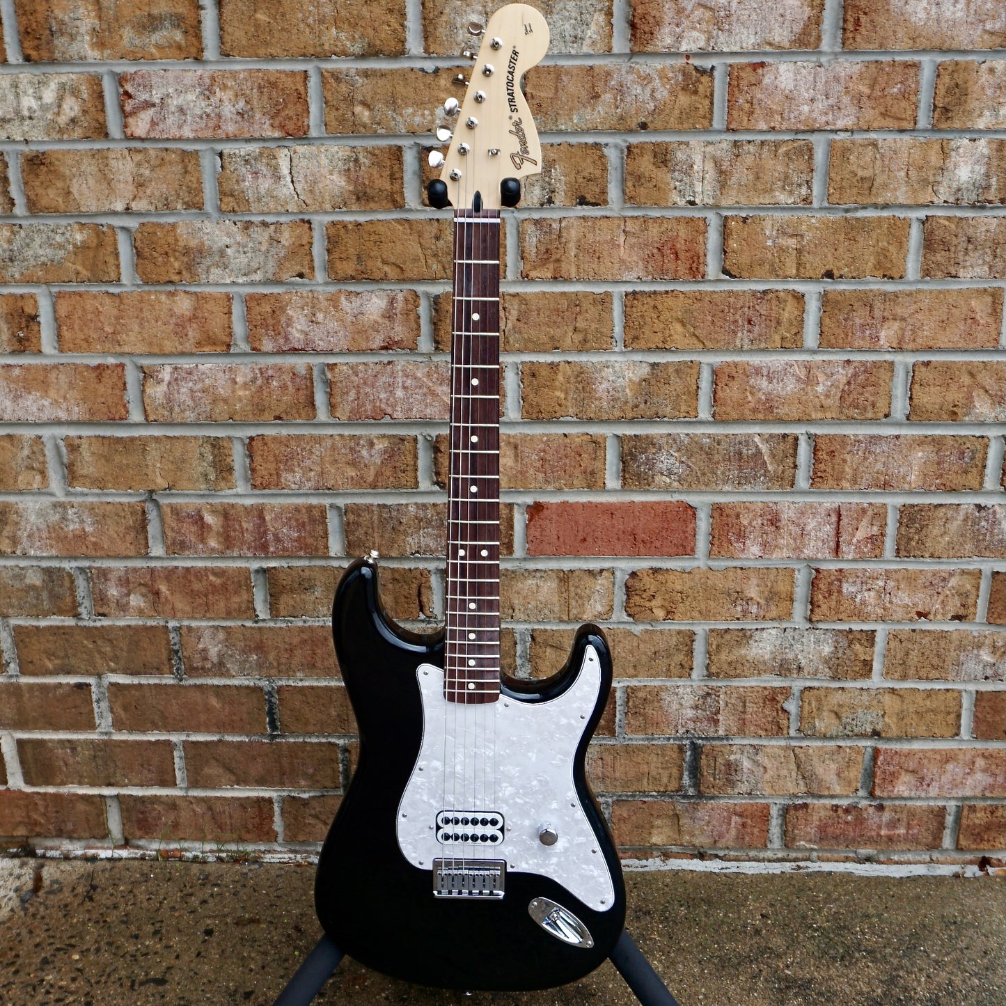 Fender Limited Edition Tom DeLonge Stratocaster Rosewood Fingerboard, Black
