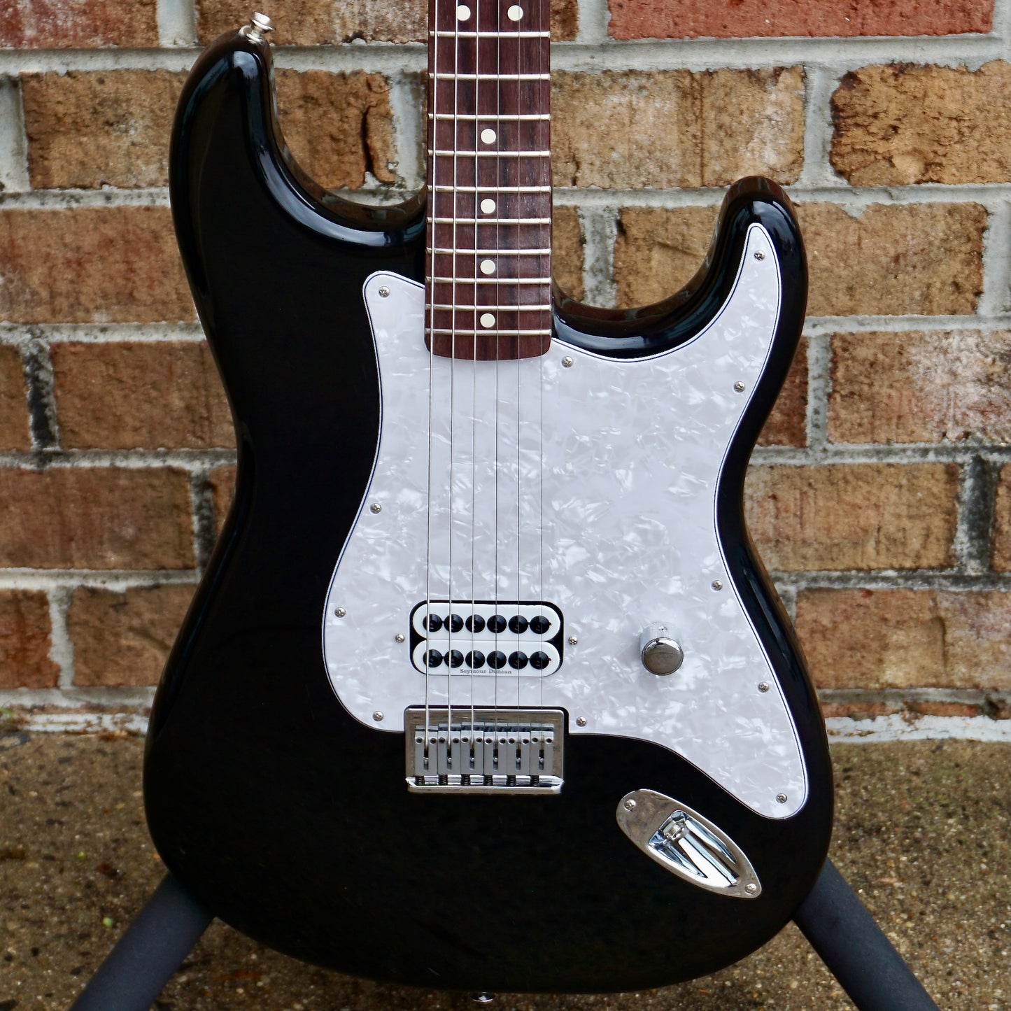 Fender Limited Edition Tom DeLonge Stratocaster Rosewood Fingerboard, Black