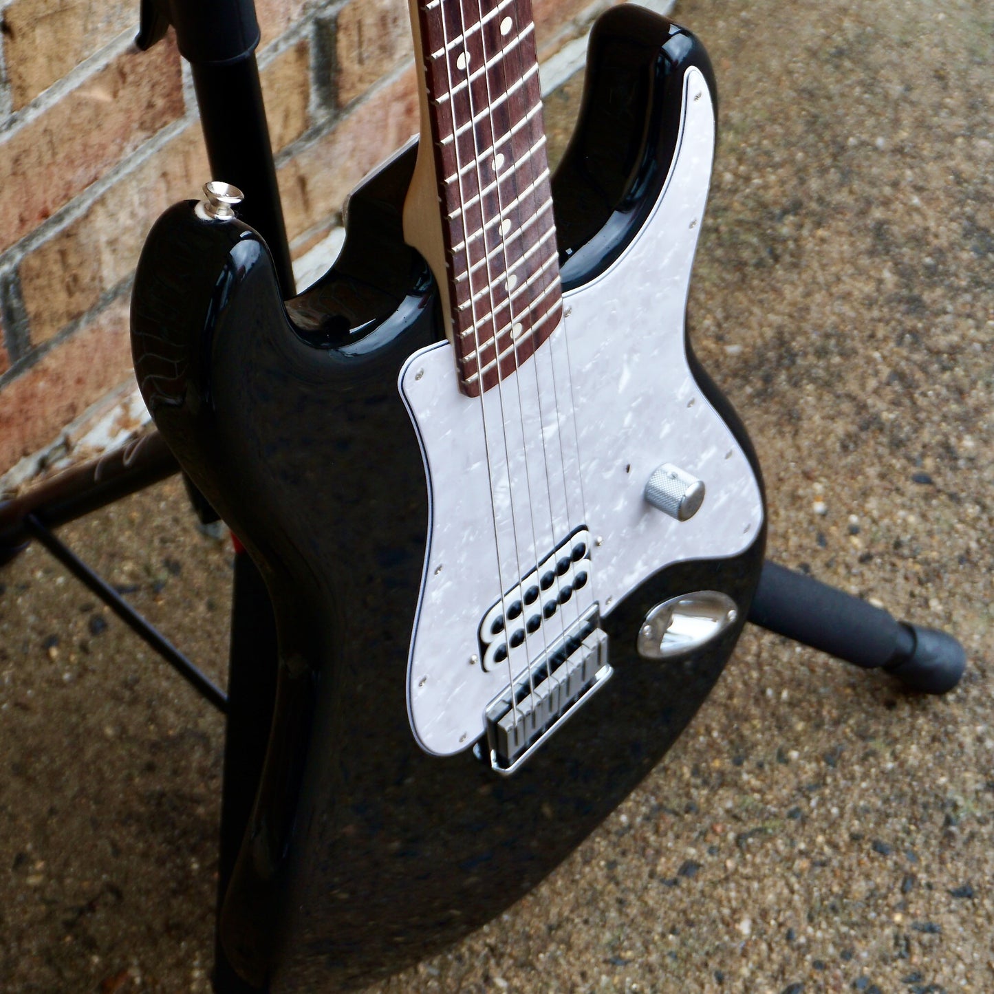 Fender Limited Edition Tom DeLonge Stratocaster Rosewood Fingerboard, Black