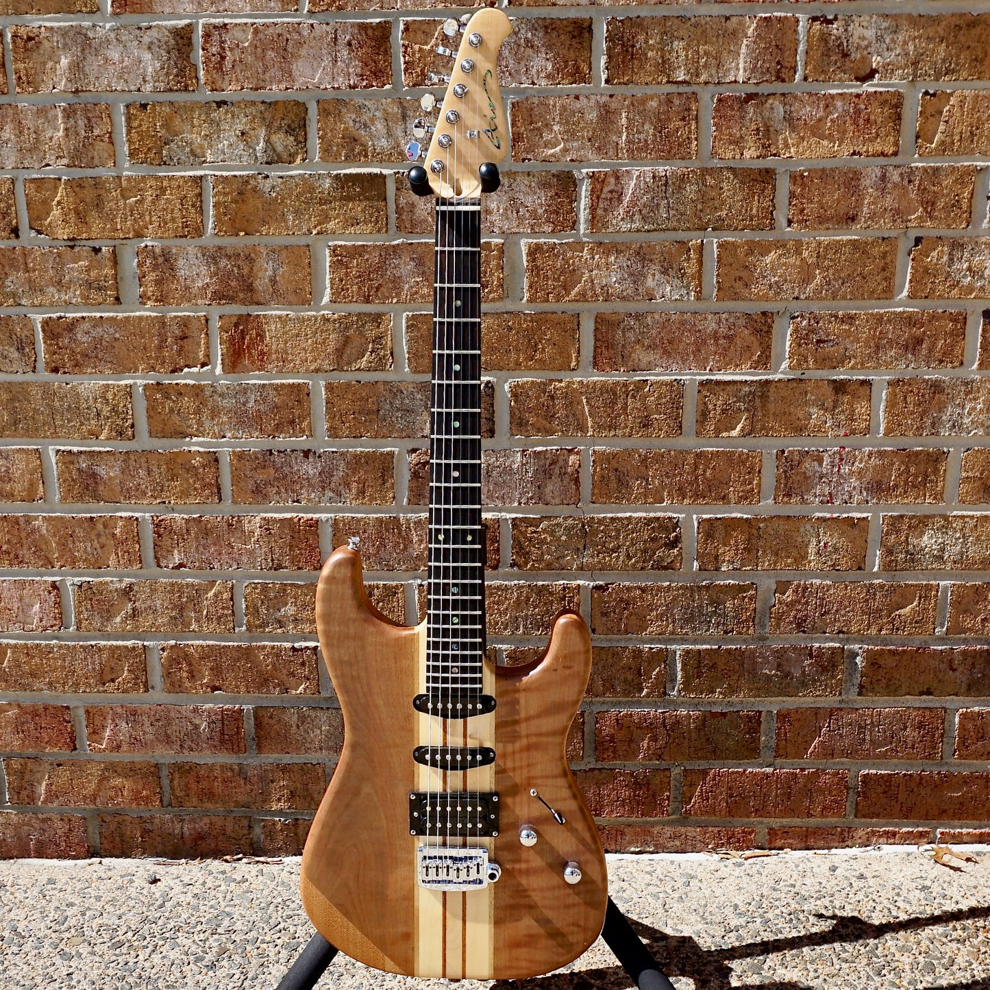 Aio Guitars S2SSH Walnut