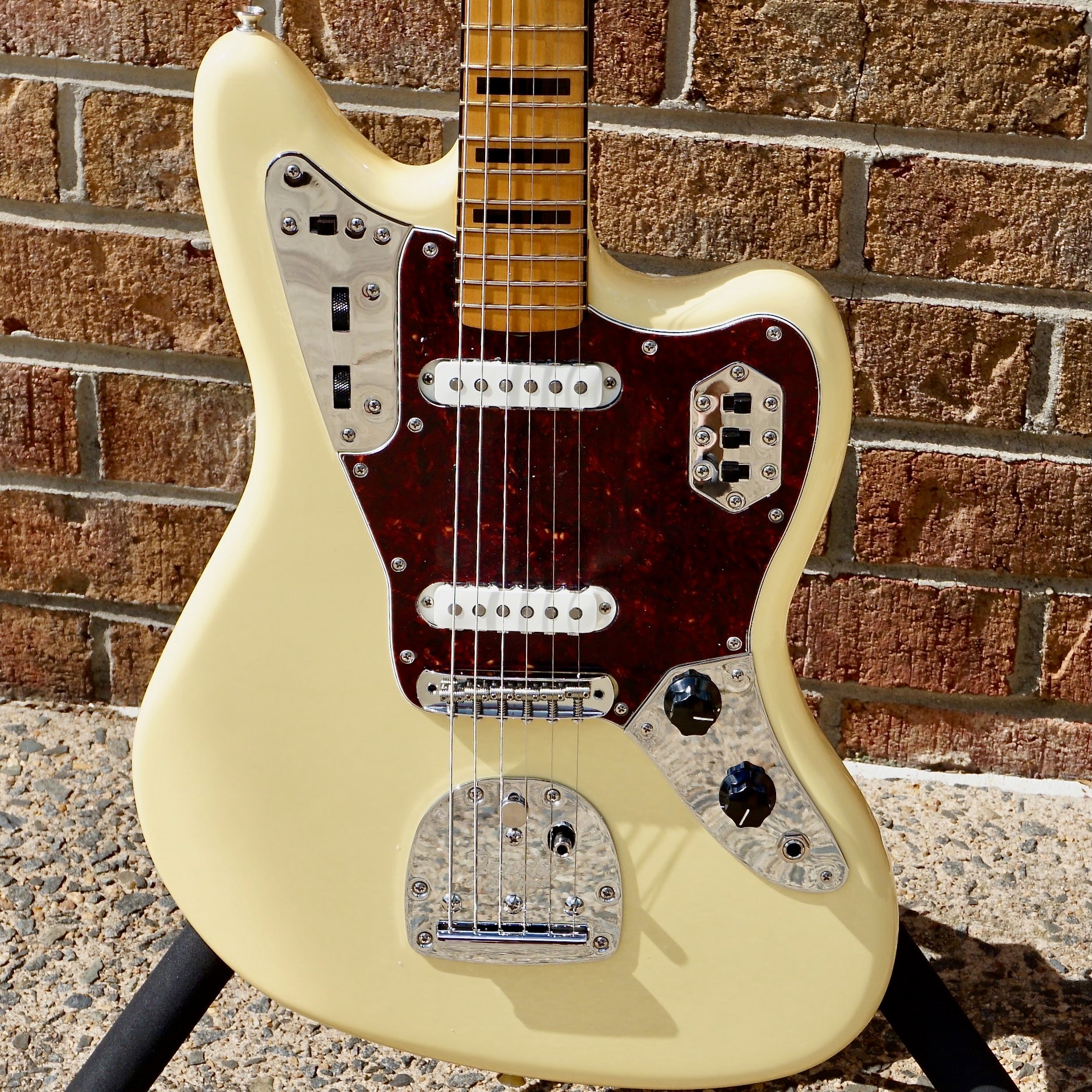 Gummi Gepard Jeg klager Fender Vintera II '70s Jaguar Maple Fingerboard Vintage White – Matt's  Guitars