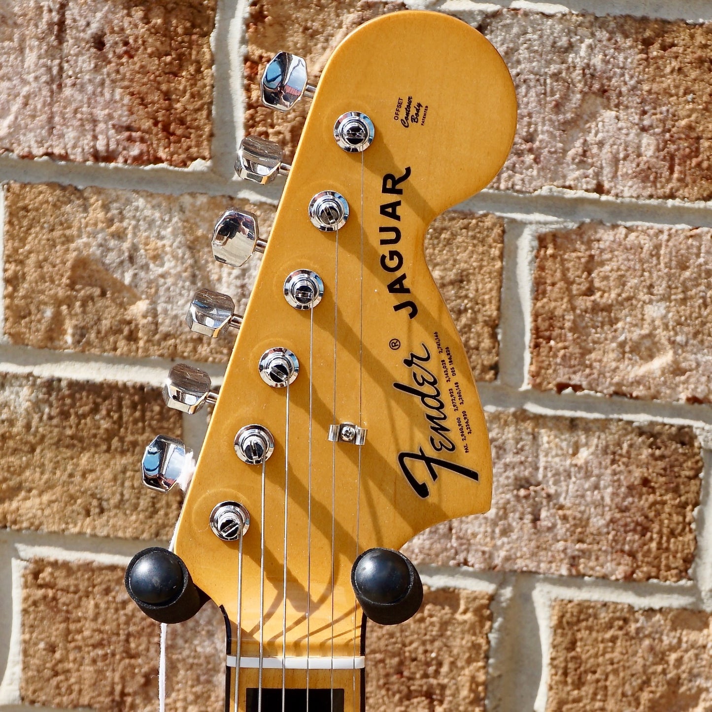 Fender Vintera II '70s Jaguar Maple Fingerboard Vintage White