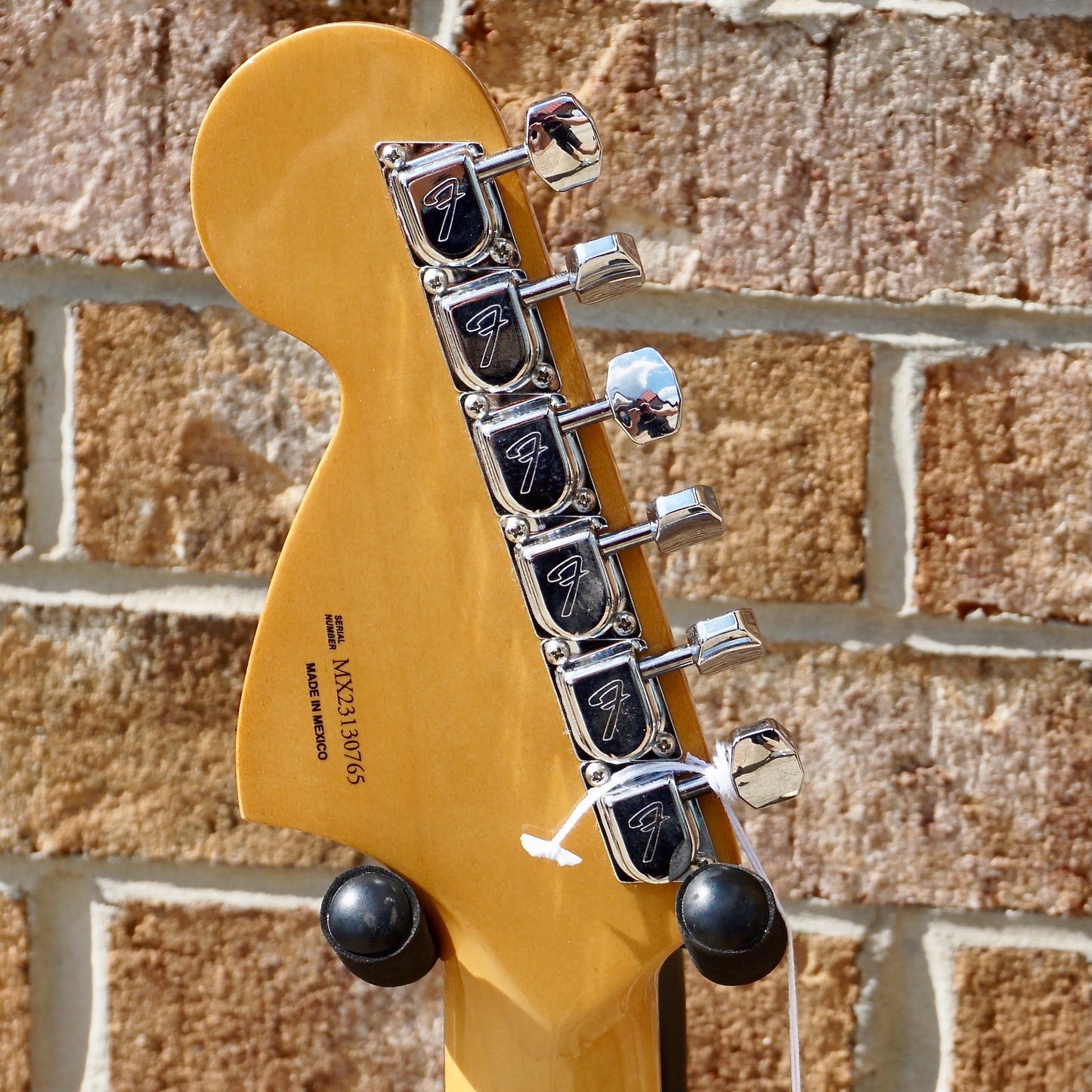 Fender Vintera II '70s Jaguar Maple Fingerboard Vintage White