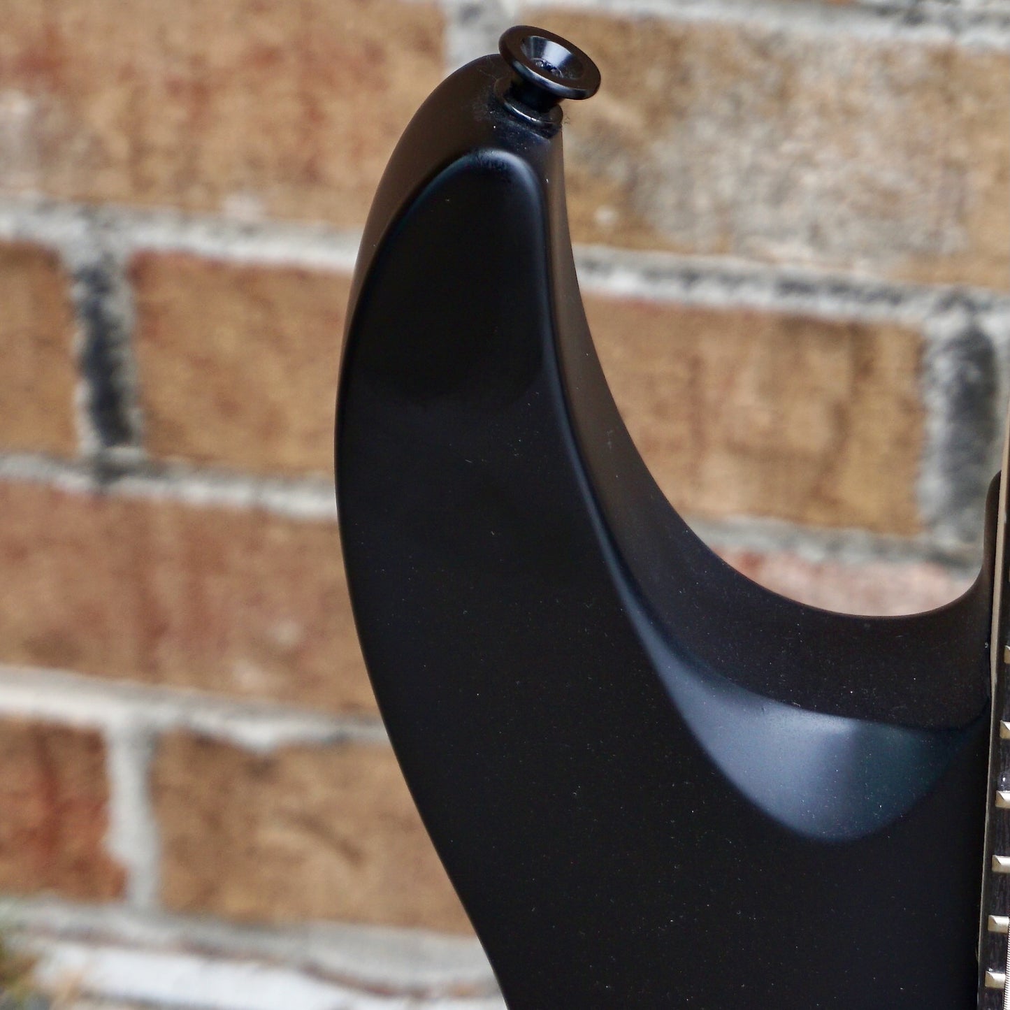 Jackson JS Series Dinky Arch Top JS22-7 DKA HT Amaranth Fingerboard Satin Black