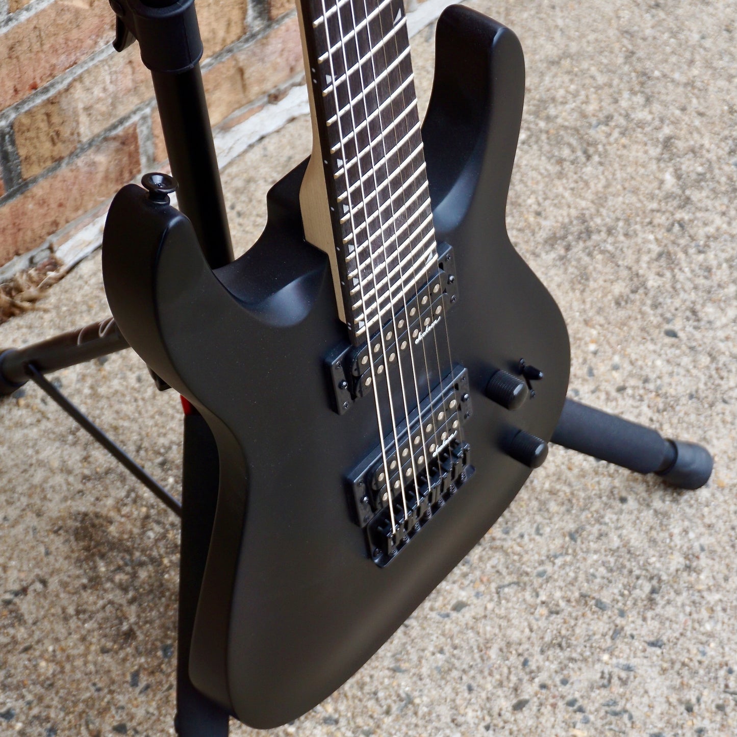Jackson JS Series Dinky Arch Top JS22-7 DKA HT Amaranth Fingerboard Satin Black
