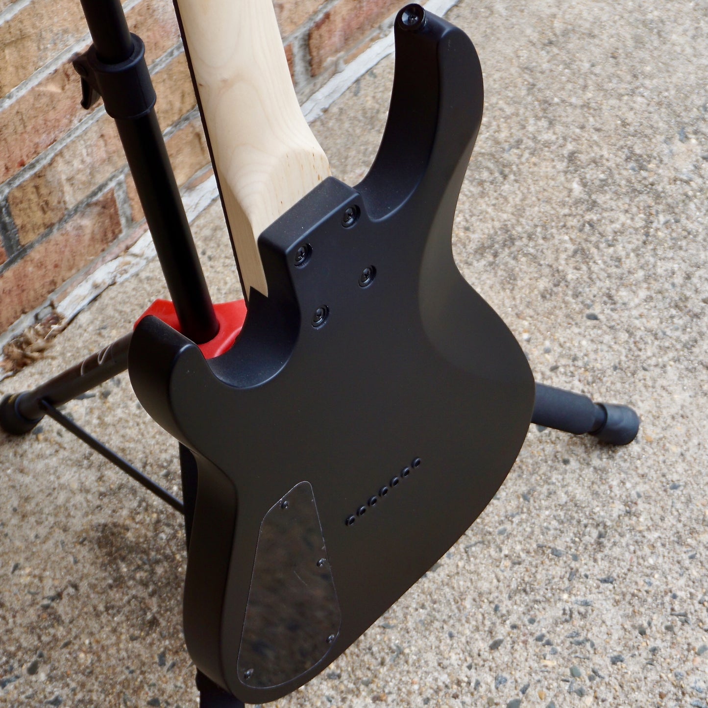 Jackson JS Series Dinky Arch Top JS22-7 DKA HT Amaranth Fingerboard Satin Black