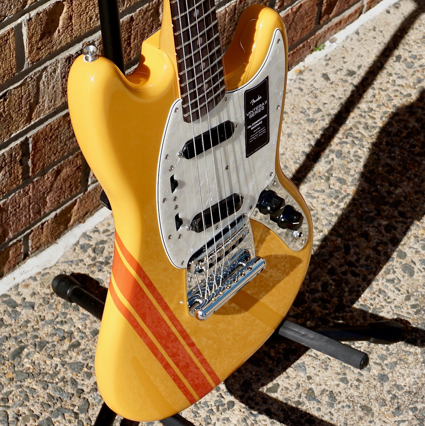 Fender Vintera II '70s Competition Mustang Rosewood Fingerboard Competition Orange