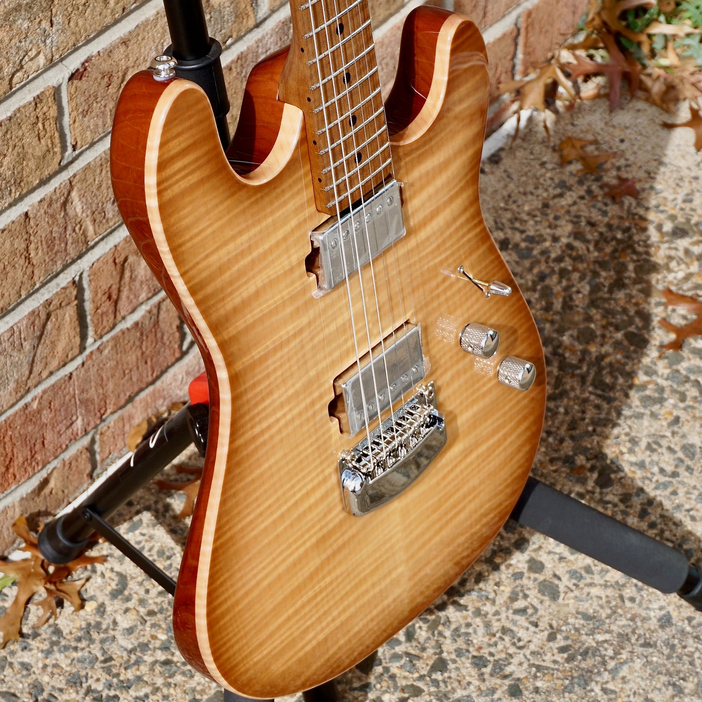 Ernie Ball Music Man Sabre HH Trem Honeysuckle