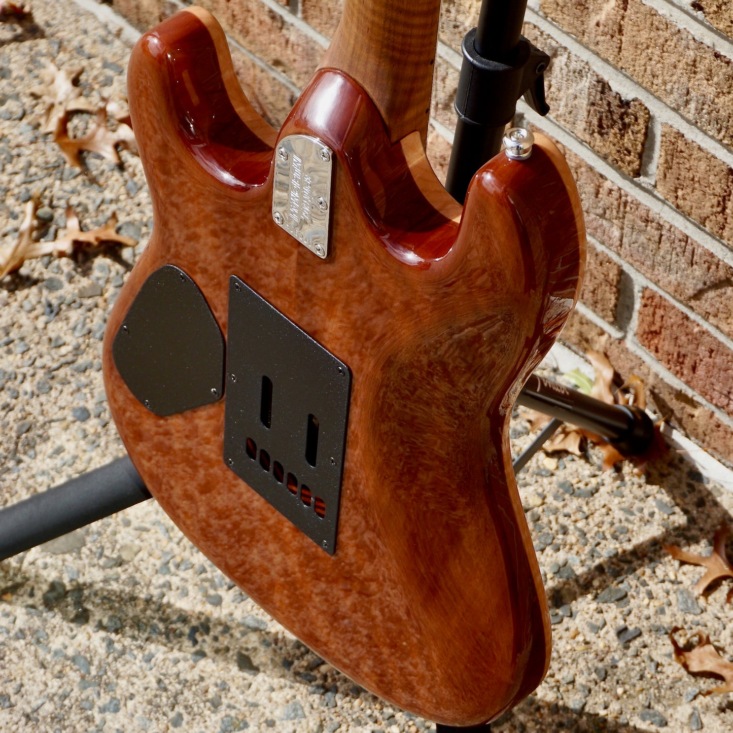 Ernie Ball Music Man Sabre HH Trem Honeysuckle
