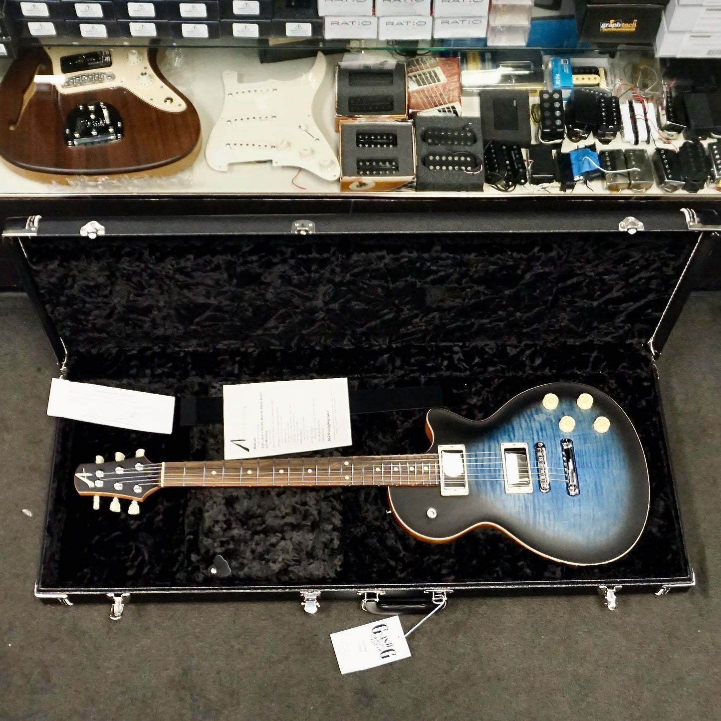 Tom Anderson Bobcat Satin Jack's Pacific Blue to Black Burst with Binding