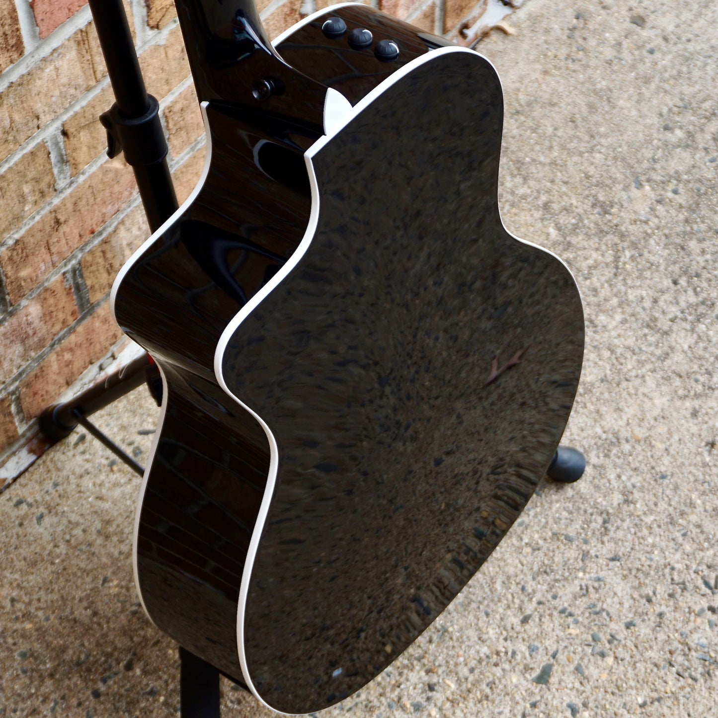 Taylor 214ce-N Black Deluxe Special Edition