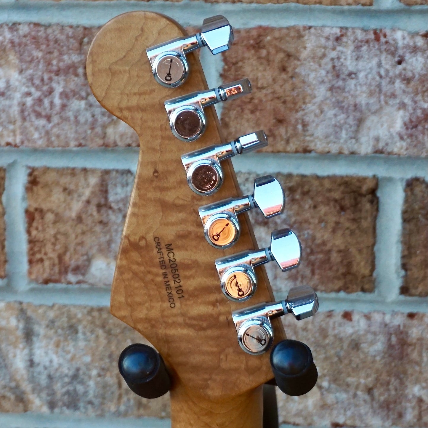 Charvel Pro-Mod DK22 SSS 2PT CM Caramelized Maple Fingerboard Pharaohs Gold