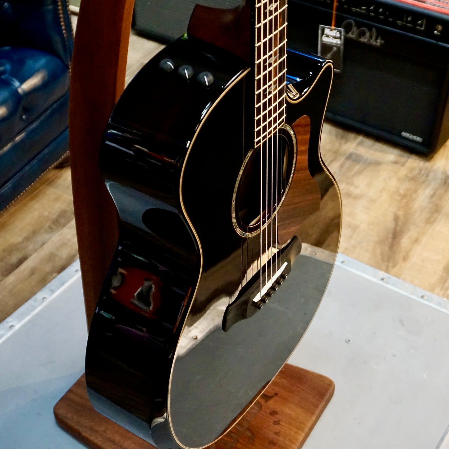Taylor Builder's Edition 814ce Black Top