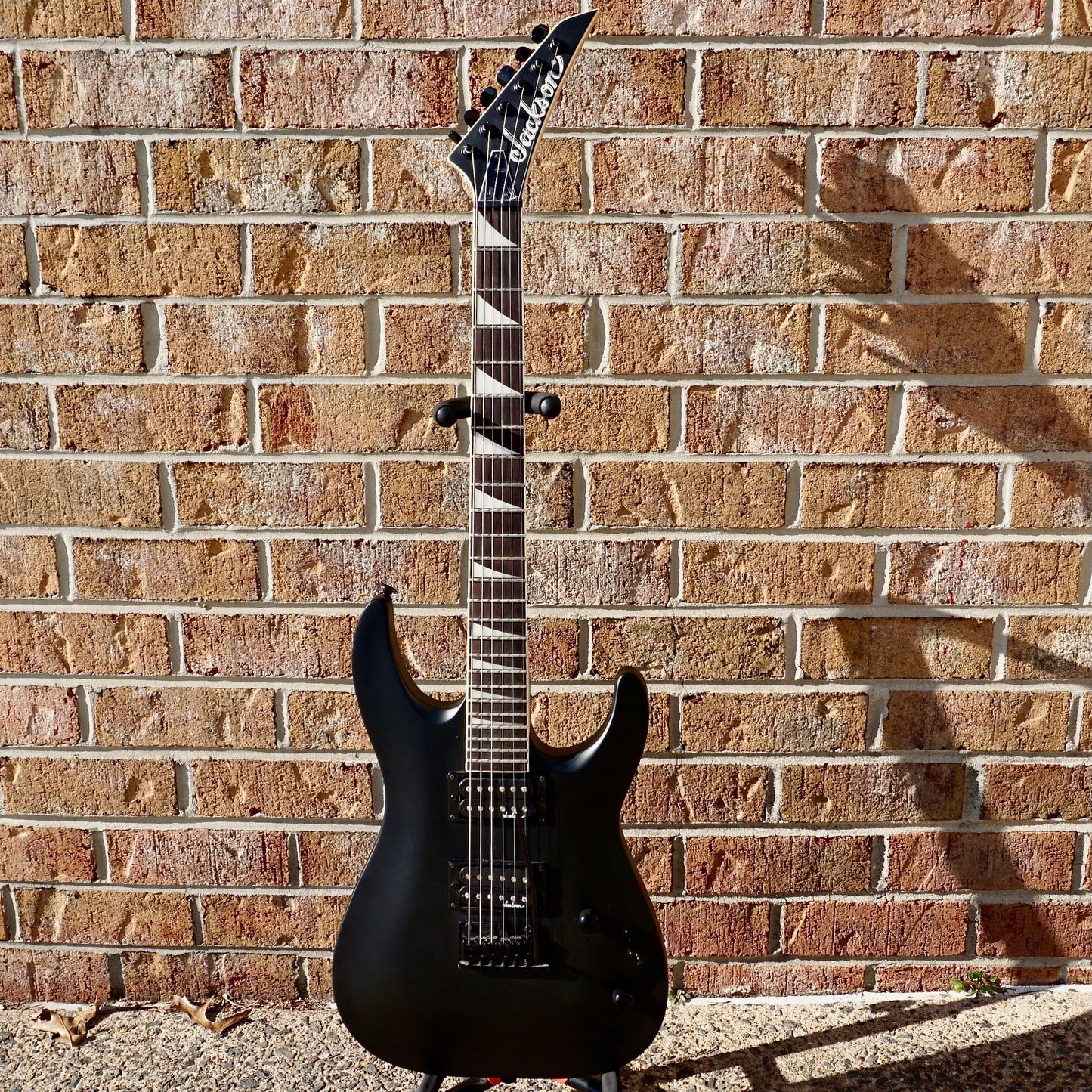 Jackson JS Series Dinky Arch Top JS22 DKA Rosewood Fingerboard Satin Black