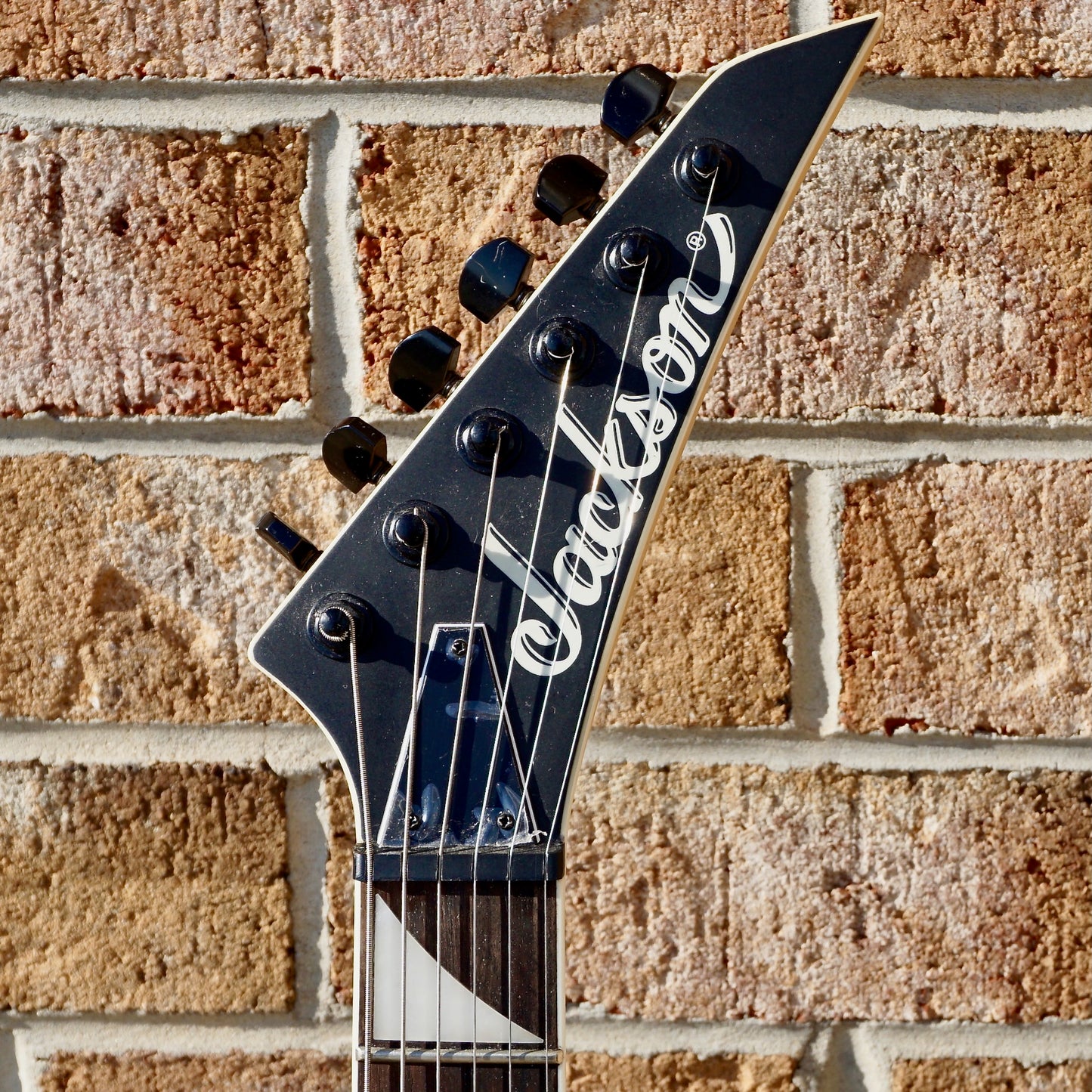 Jackson JS Series Dinky Arch Top JS22 DKA Rosewood Fingerboard Satin Black