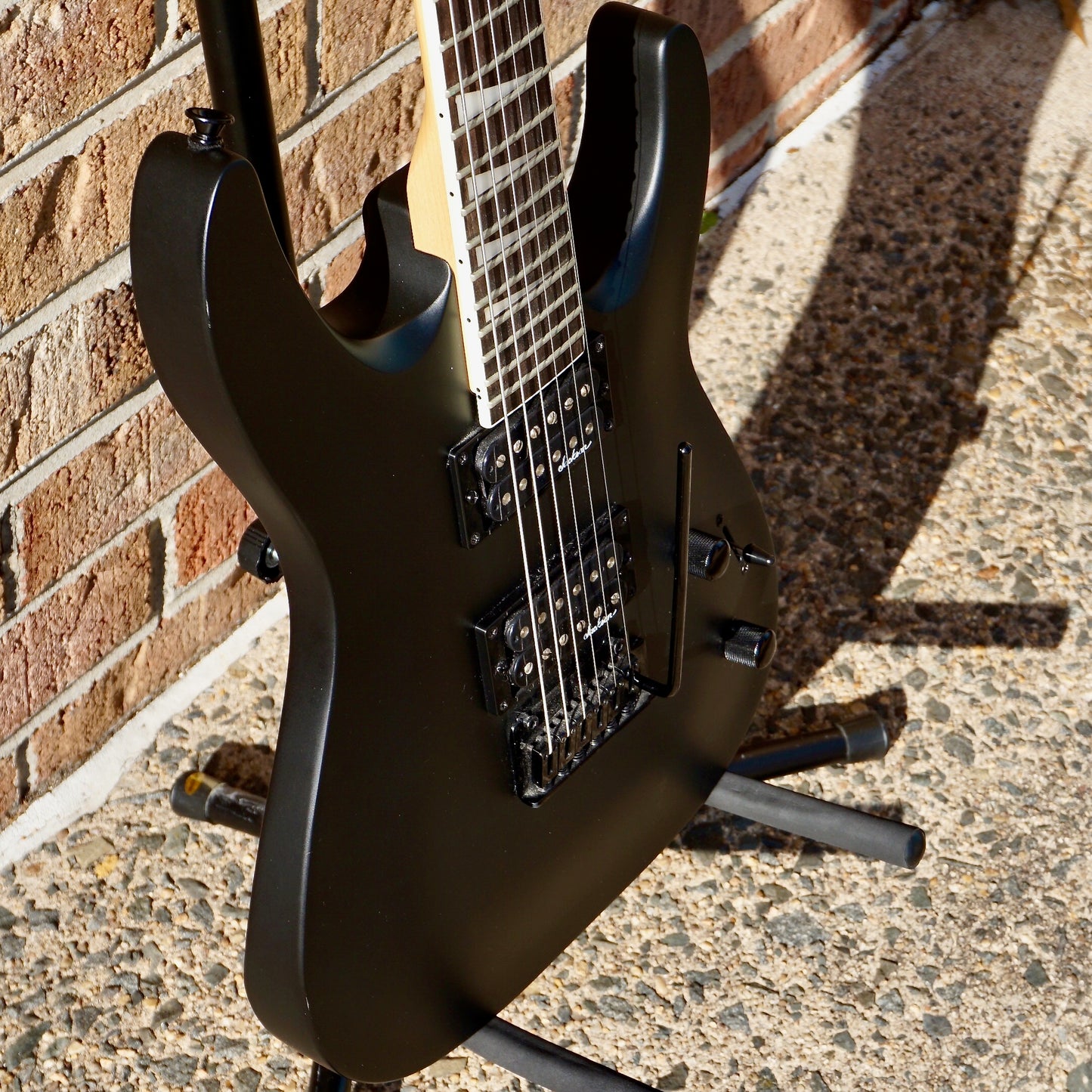 Jackson JS Series Dinky Arch Top JS22 DKA Rosewood Fingerboard Satin Black