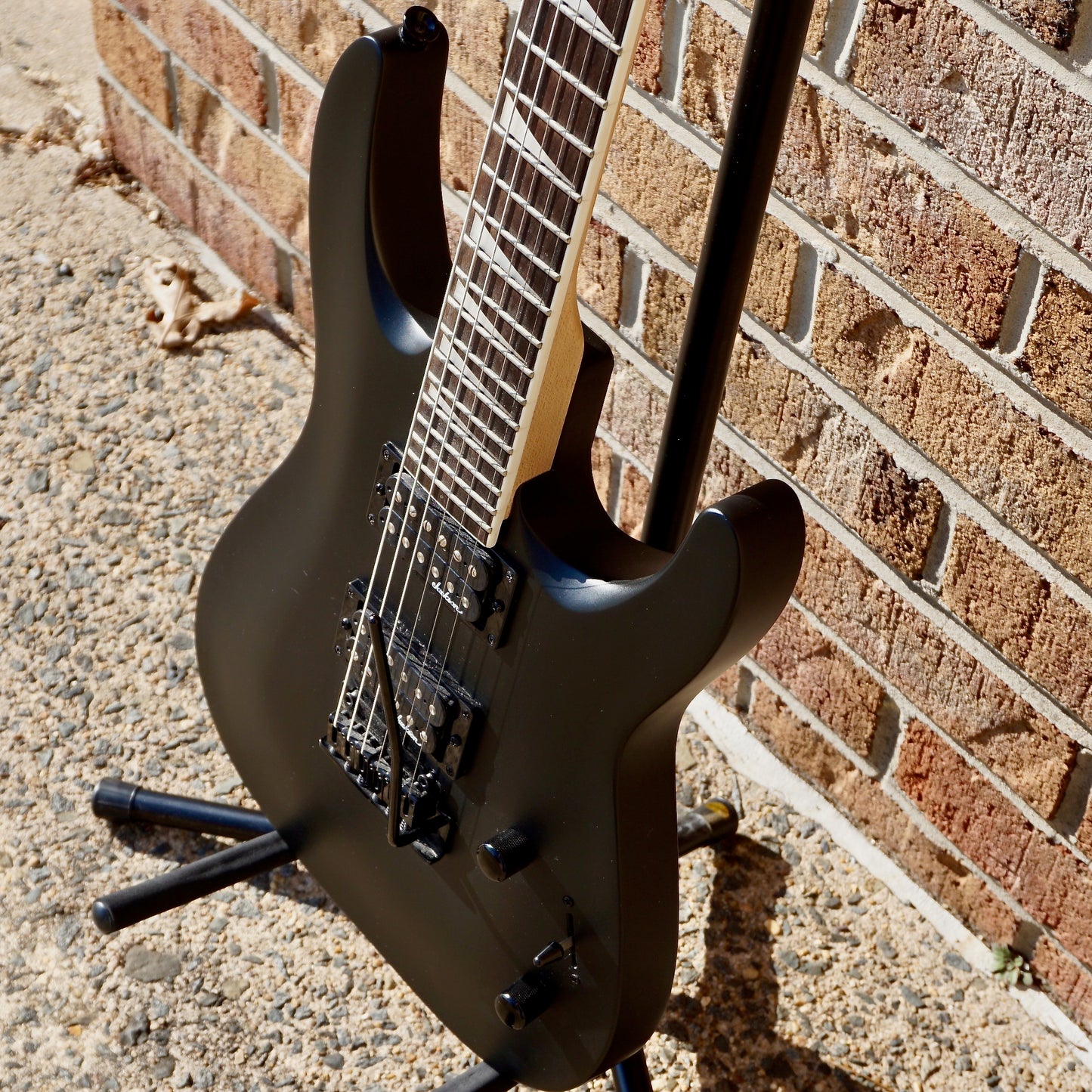 Jackson JS Series Dinky Arch Top JS22 DKA Rosewood Fingerboard Satin Black