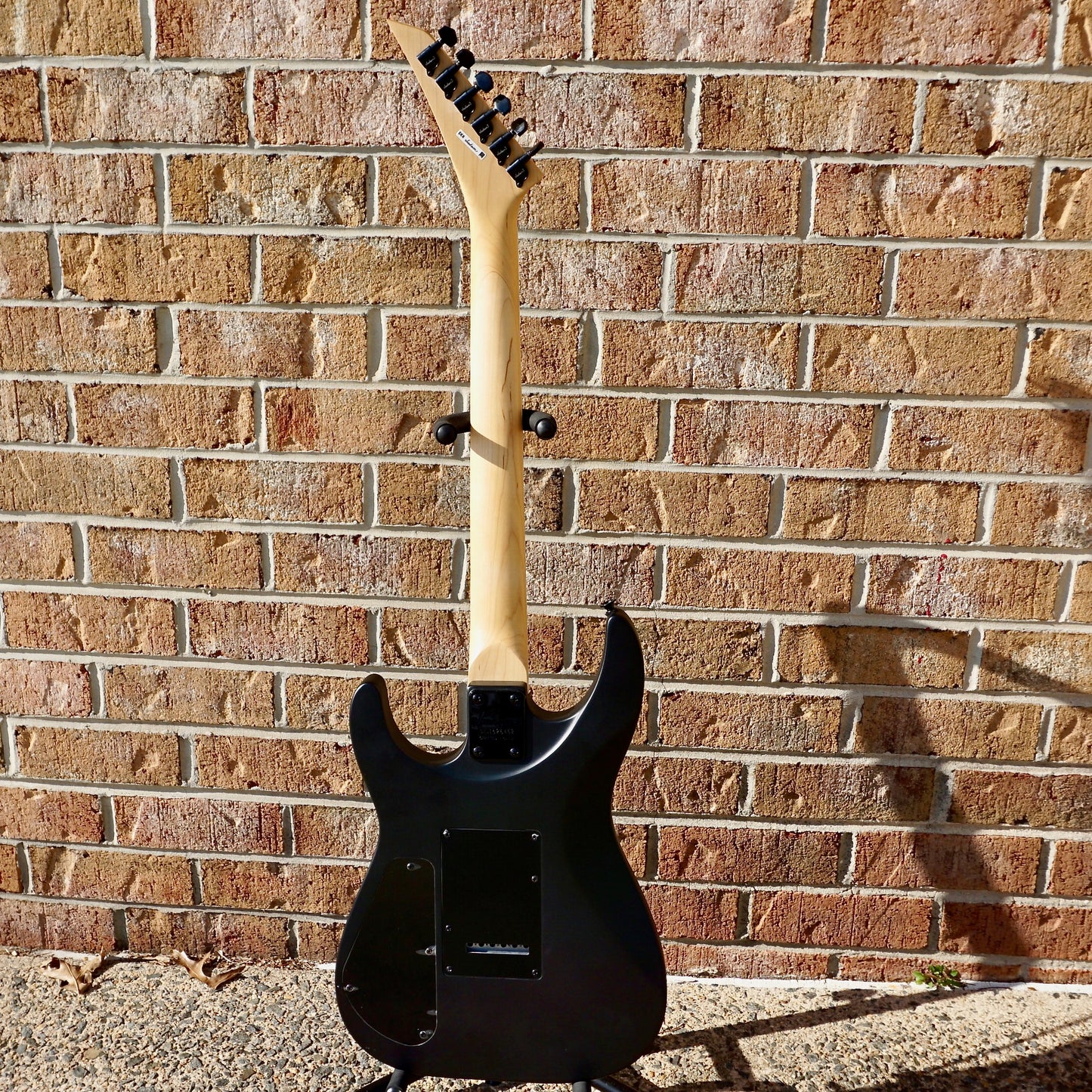 Jackson JS Series Dinky Arch Top JS22 DKA Rosewood Fingerboard Satin Black