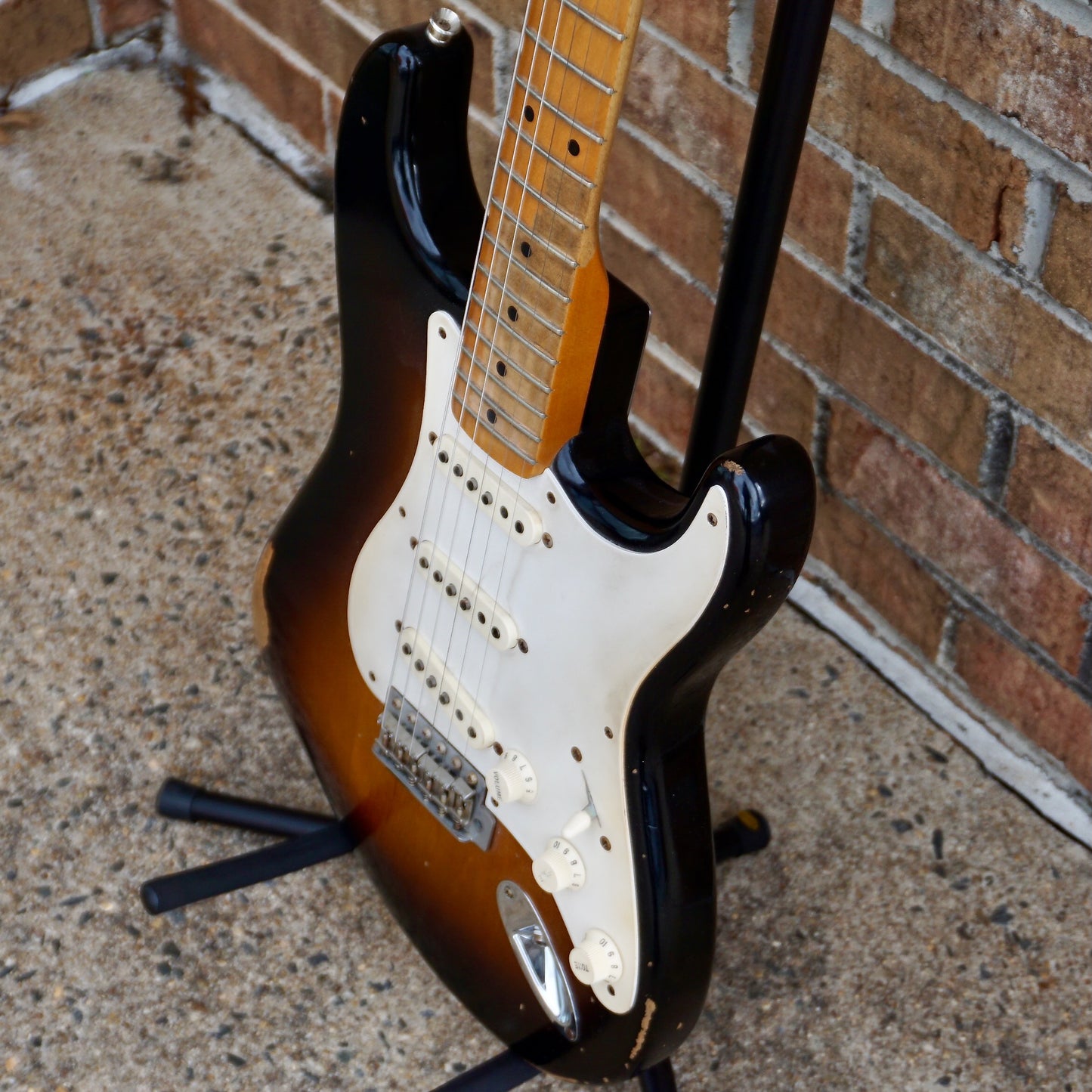 Fender Road Worn '50s Stratocaster Maple Fingerboard 2-Color Sunburst