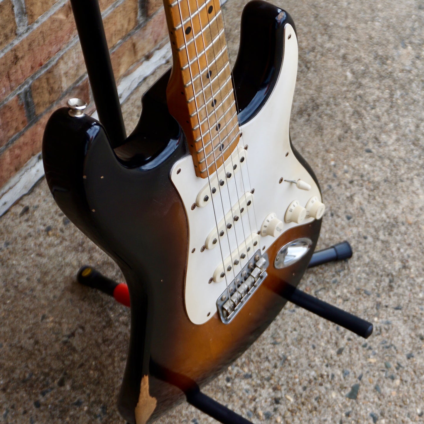 Fender Road Worn '50s Stratocaster Maple Fingerboard 2-Color Sunburst