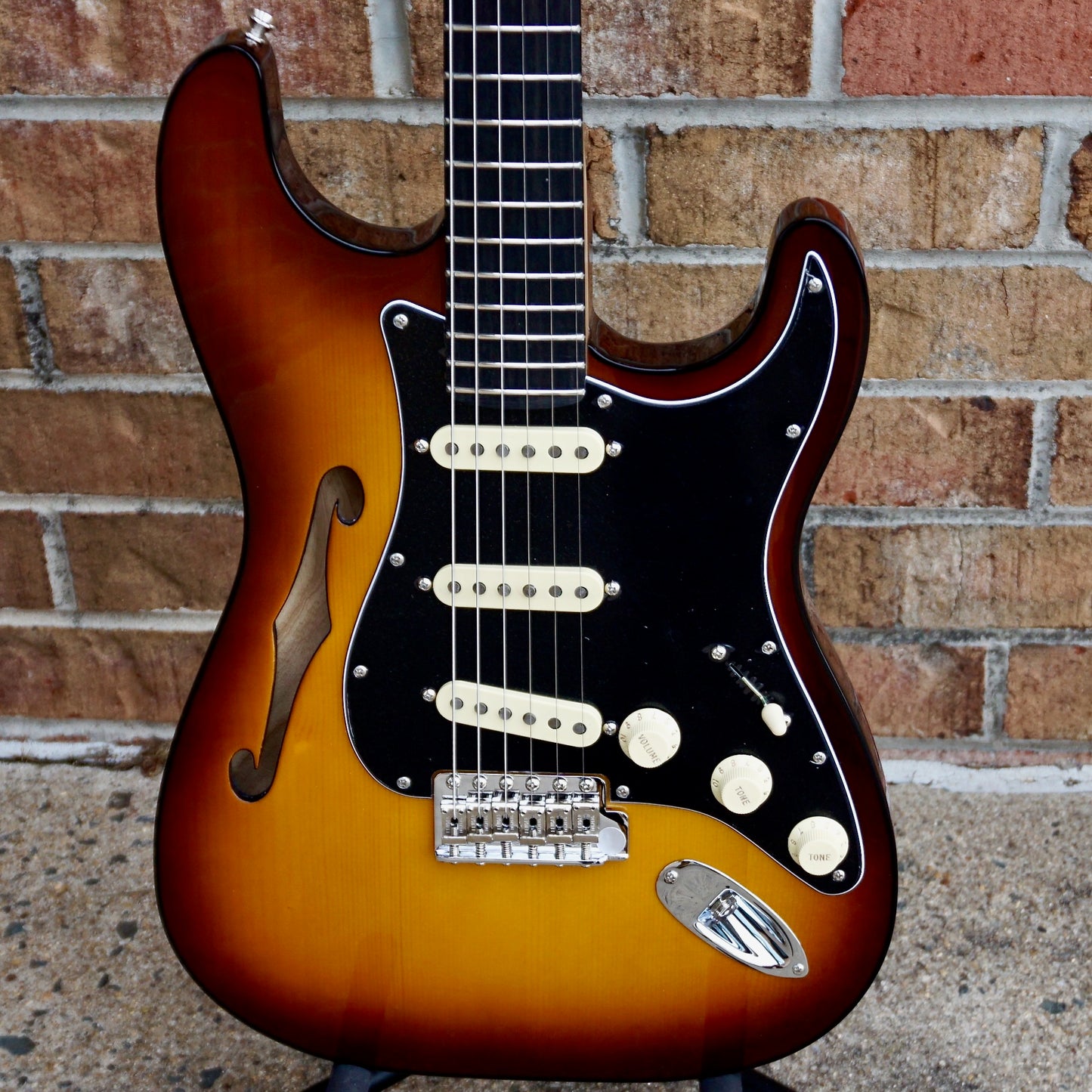 Fender Limited Edition Suona Stratocaster Thinline Ebony Fingerboard Violin Burst