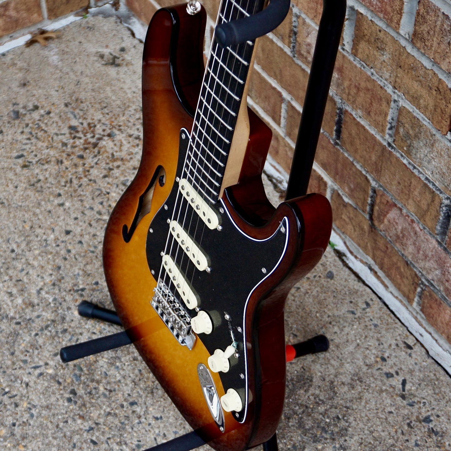Fender Limited Edition Suona Stratocaster Thinline Ebony Fingerboard Violin Burst