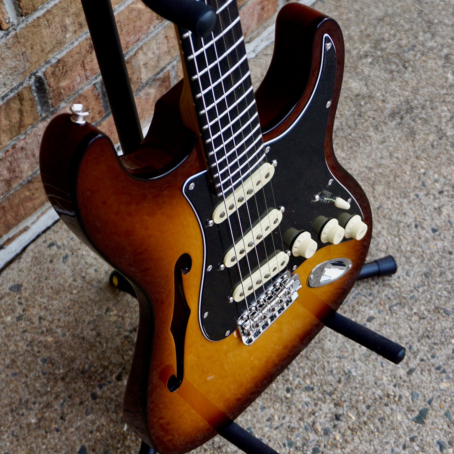 Fender Limited Edition Suona Stratocaster Thinline Ebony Fingerboard Violin Burst