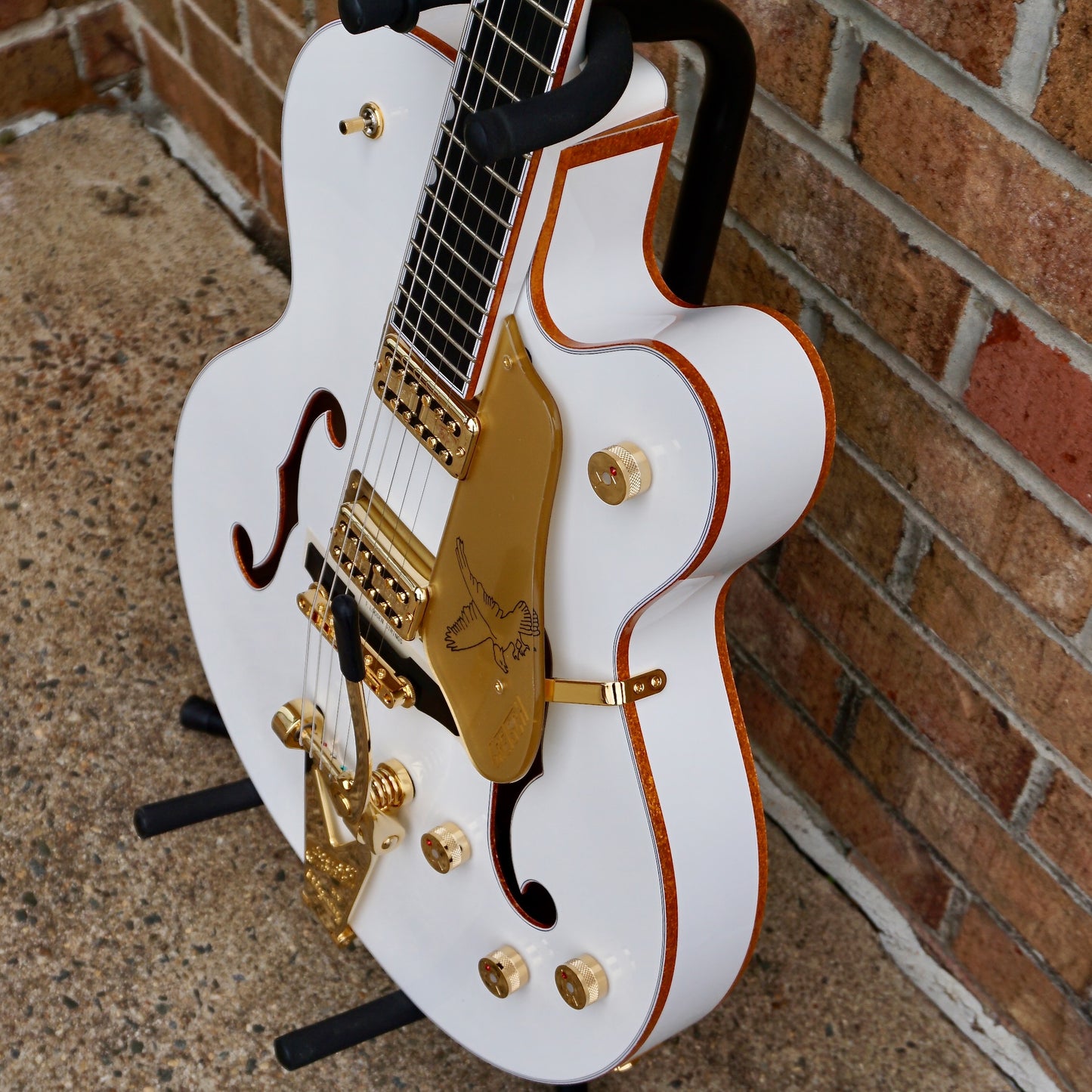 Gretsch G6136TG Players Edition Falcon Hollow Body with String-Thru Bigsby and Gold Hardware Ebony Fingerboard White