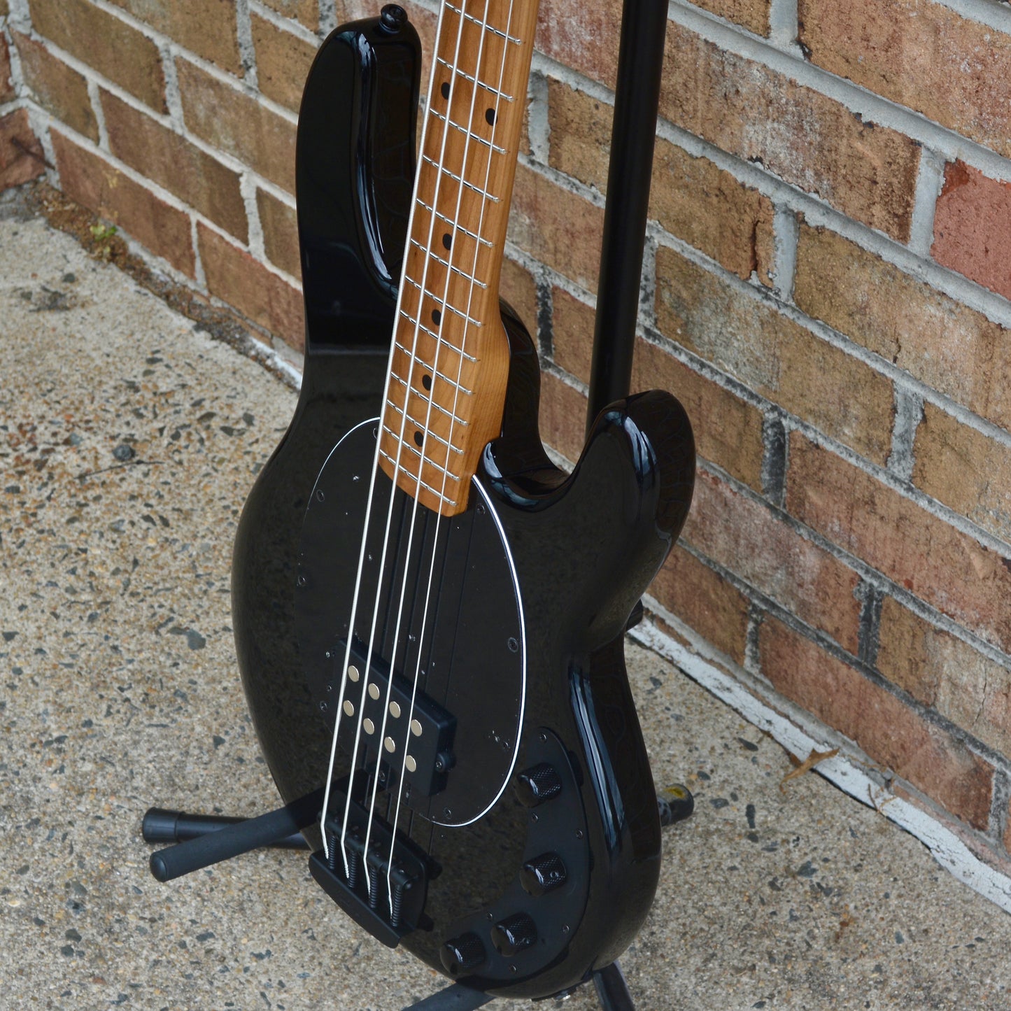 Ernie Ball Music Man Stingray Special Black 4-H
