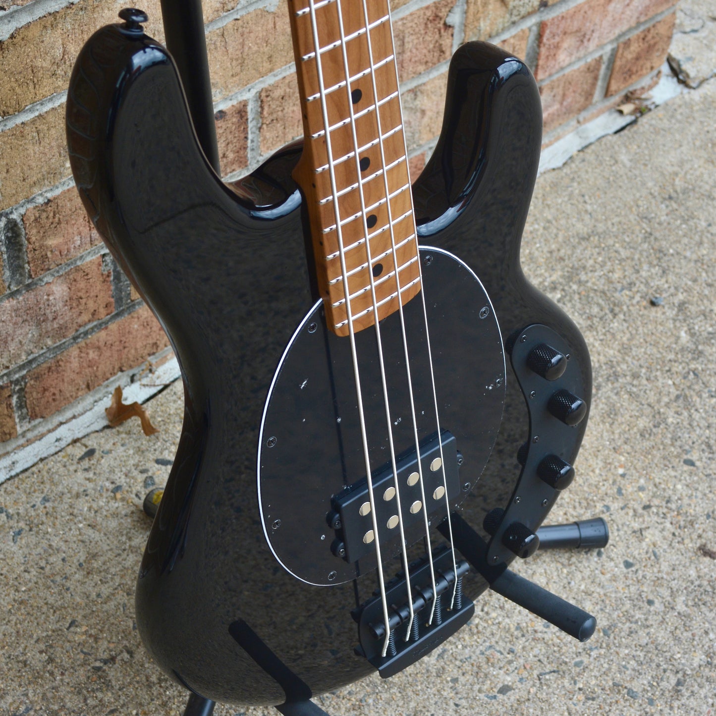 Ernie Ball Music Man Stingray Special Black 4-H
