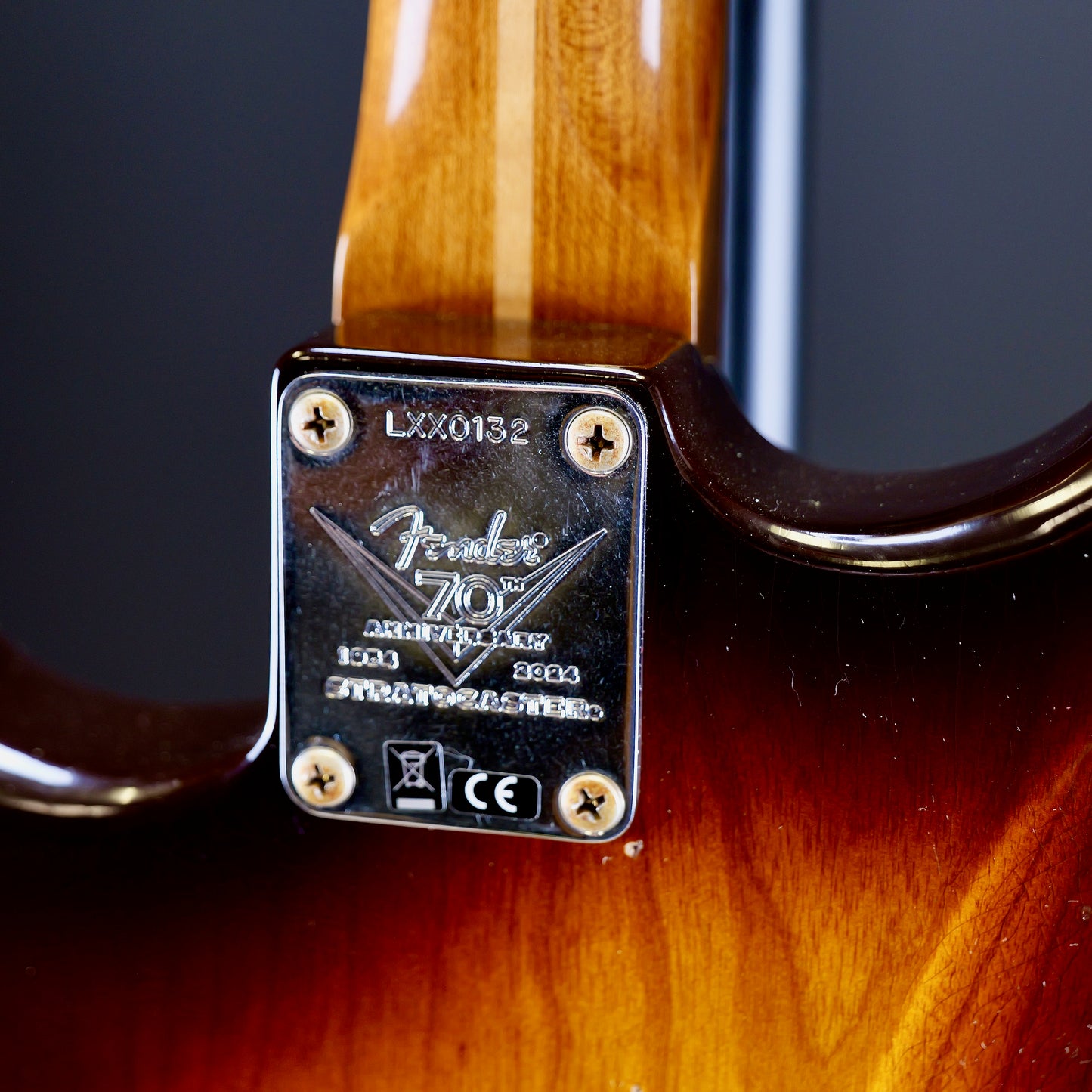 Fender Custom Shop Limited Edition 1954 Roasted Stratocaster Journeyman Relic 1-Piece Roasted Quartersawn Maple Neck Fingerboard Wide-Fade Chocolate 2-Color Sunburst