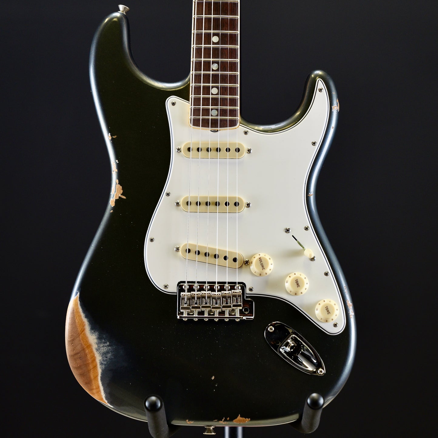 Fender Custom Shop 1967 Stratocaster Relic with Closet Classic Hardware 3A Rosewood Fingerboard Aged Charcoal Frost Metallic