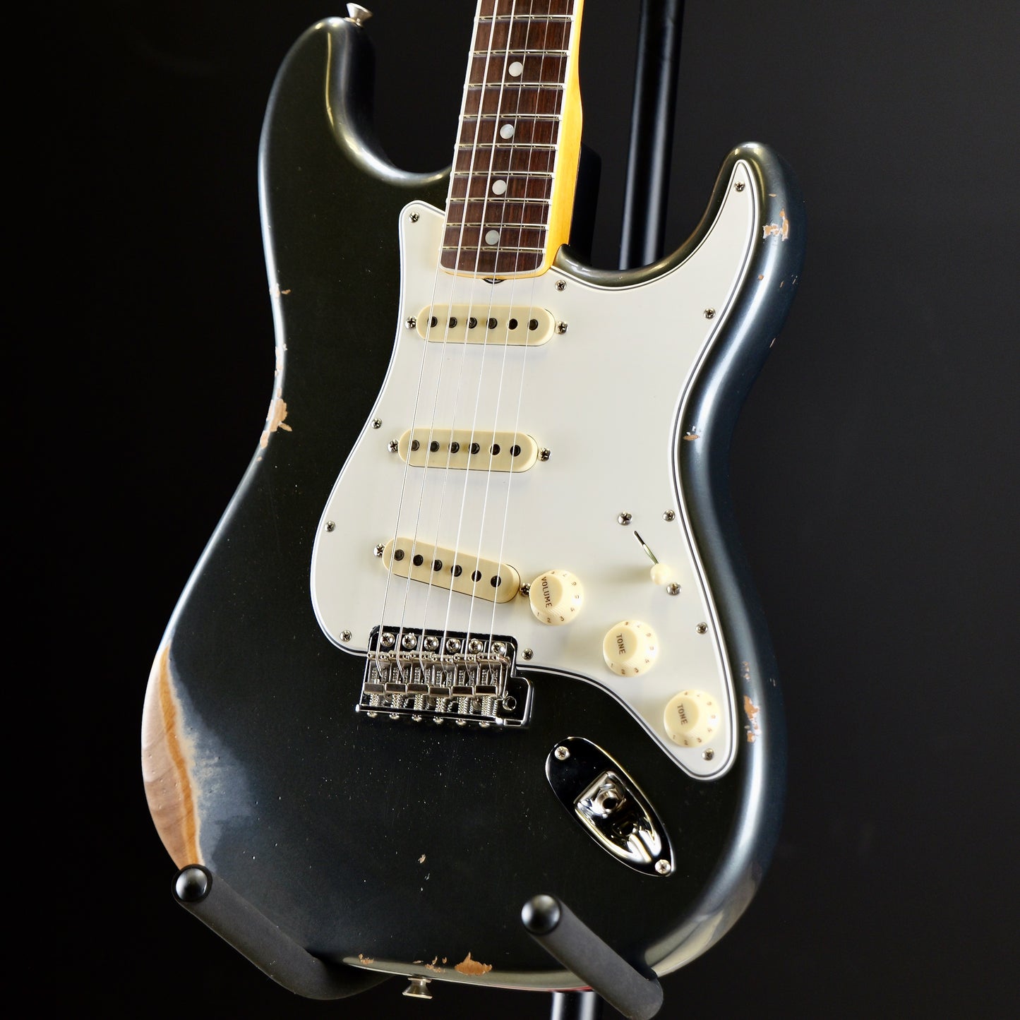 Fender Custom Shop 1967 Stratocaster Relic with Closet Classic Hardware 3A Rosewood Fingerboard Aged Charcoal Frost Metallic