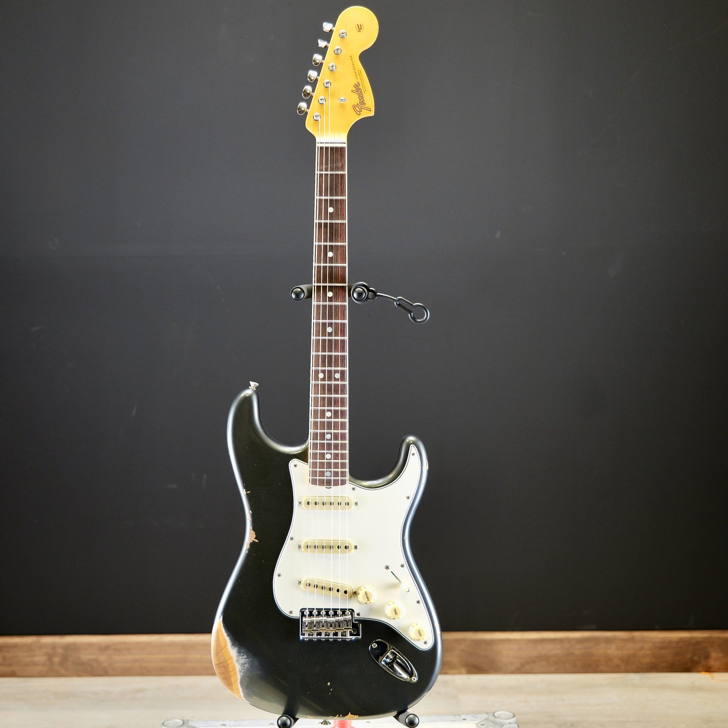 Fender Custom Shop 1967 Stratocaster Relic with Closet Classic Hardware 3A Rosewood Fingerboard Aged Charcoal Frost Metallic