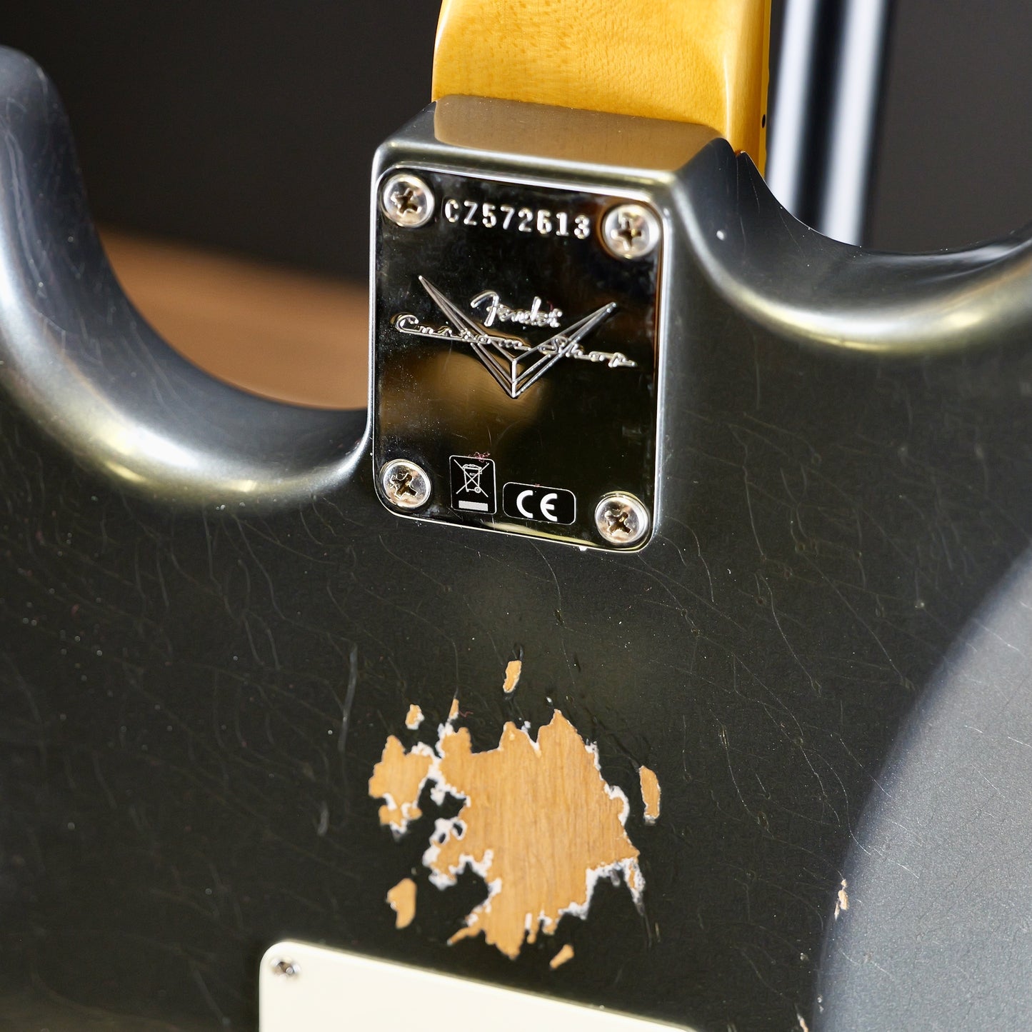 Fender Custom Shop 1967 Stratocaster Relic with Closet Classic Hardware 3A Rosewood Fingerboard Aged Charcoal Frost Metallic