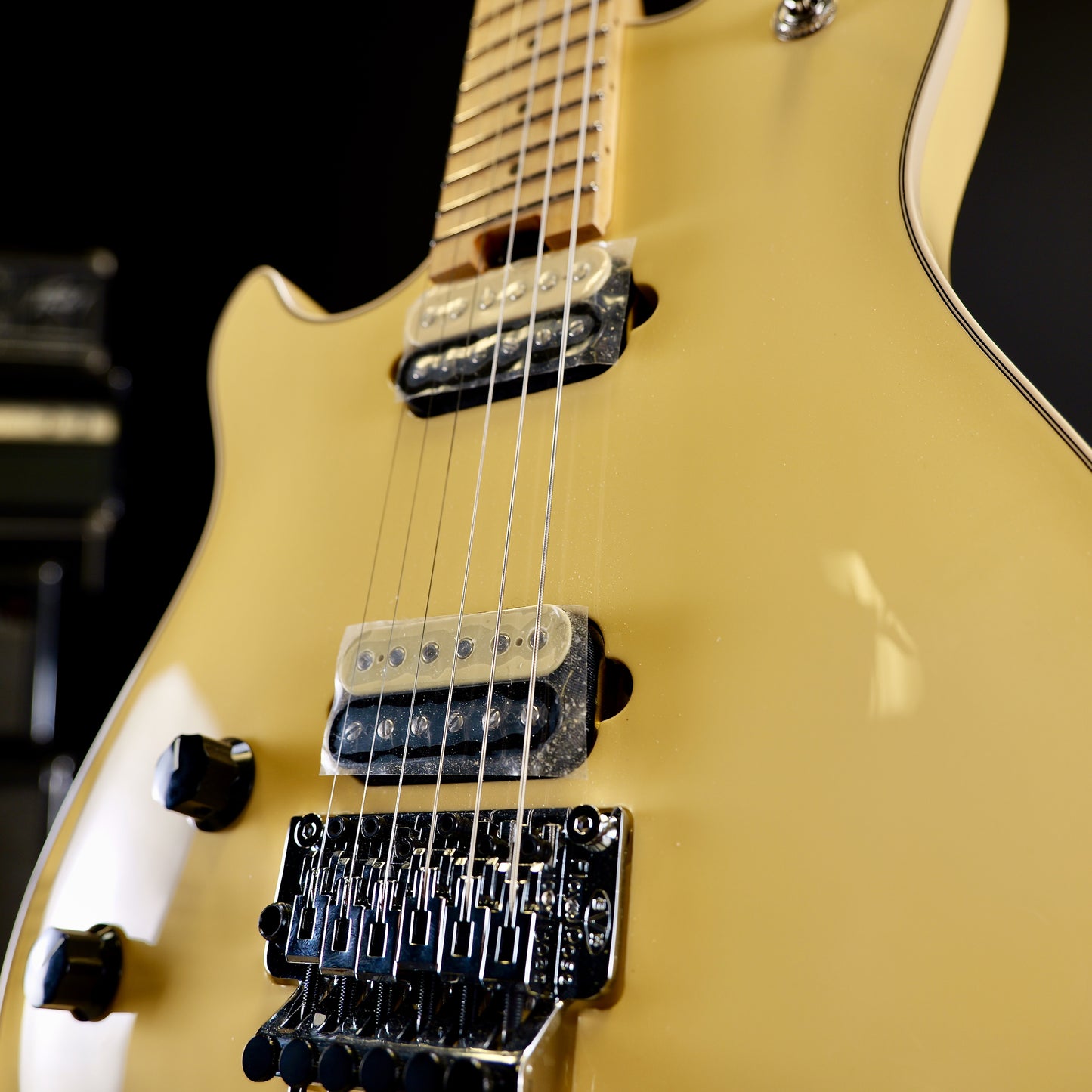 EVH Wolfgang USA Left Hand Birdseye Maple Fingerboard Vintage White