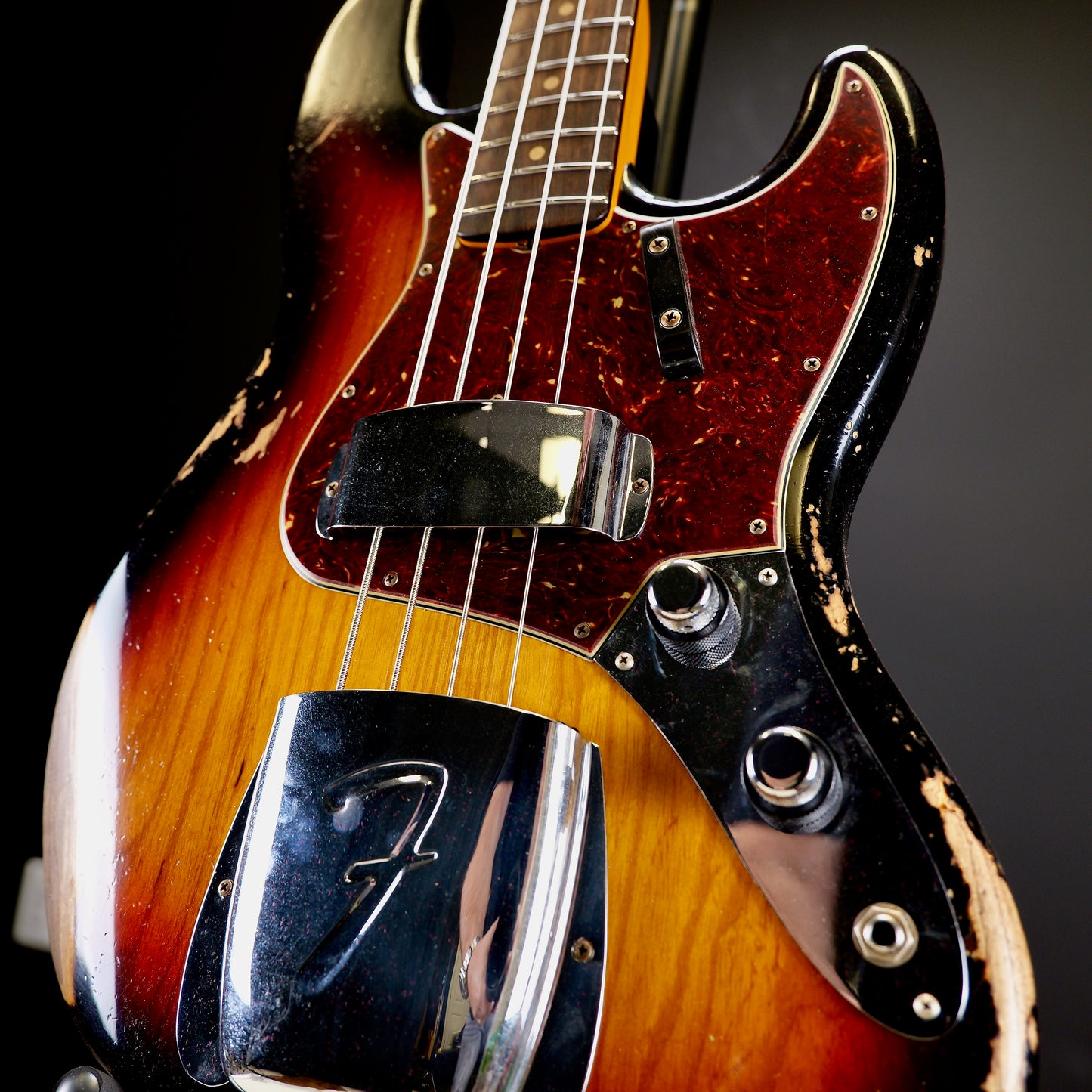 Fender Custom Shop 1961 Jazz Bass Heavy Relic 3A Rosewood Fingerboard 3-Color Sunburst