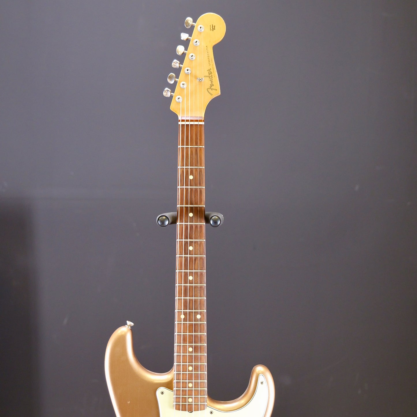 Fender Vintera Road Worn '60s Stratocaster Pau Ferro Fingerboard Firemist Gold