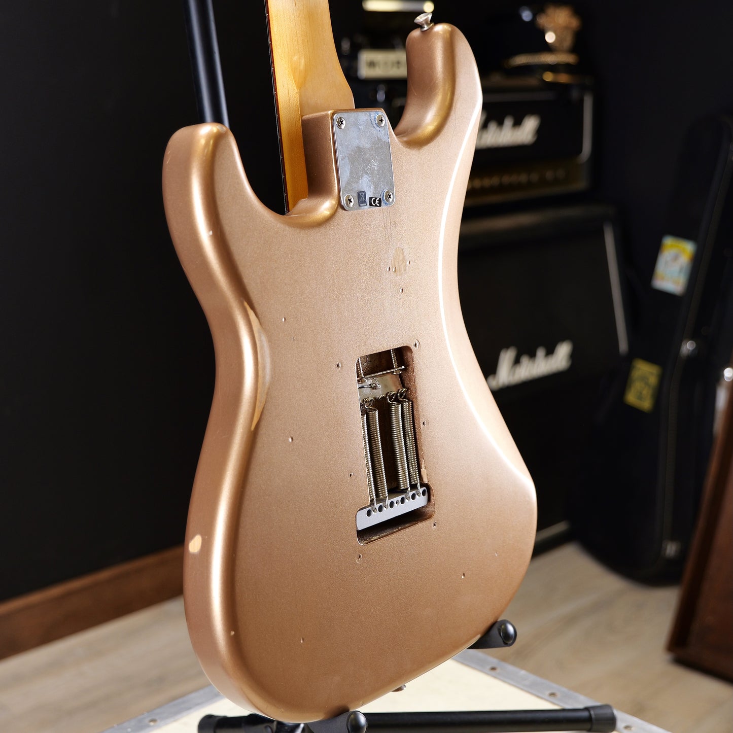 Fender Vintera Road Worn '60s Stratocaster Pau Ferro Fingerboard Firemist Gold