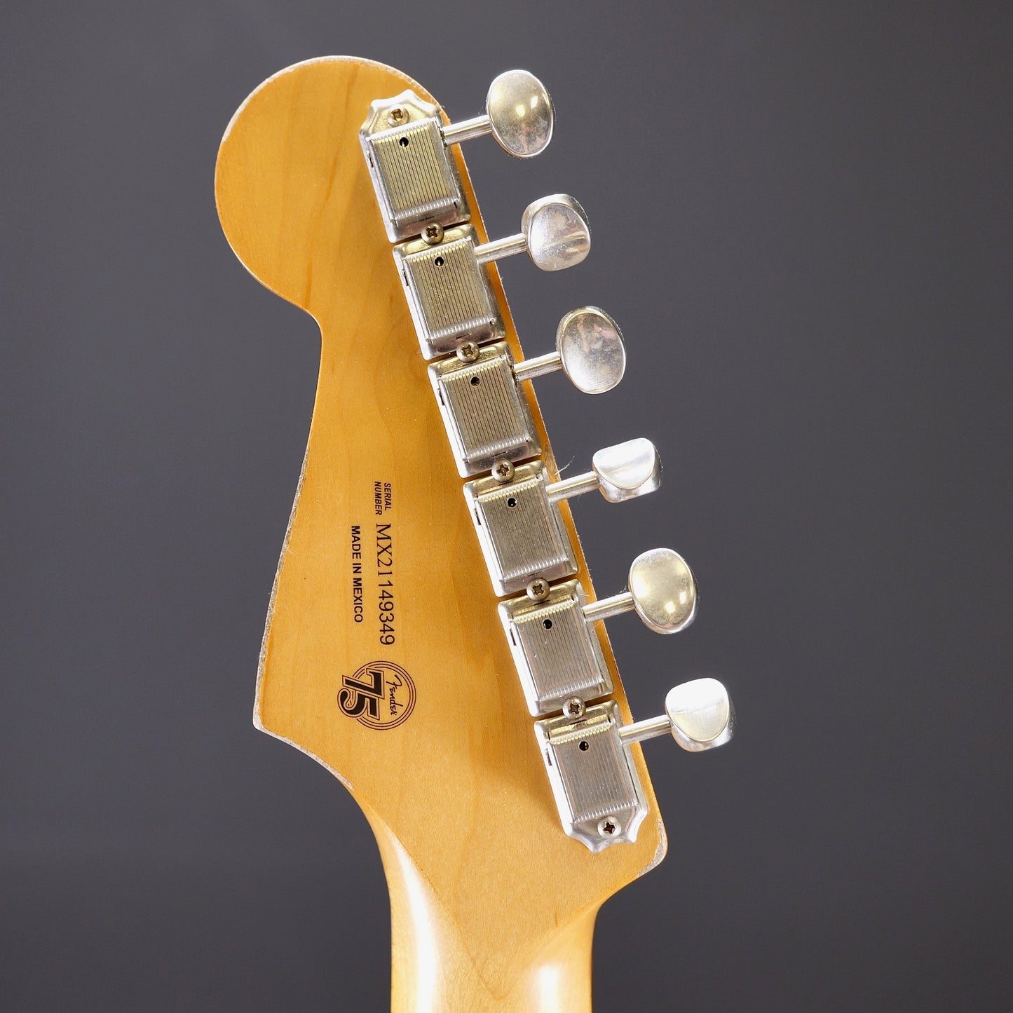 Fender Vintera Road Worn '60s Stratocaster Pau Ferro Fingerboard Firemist Gold
