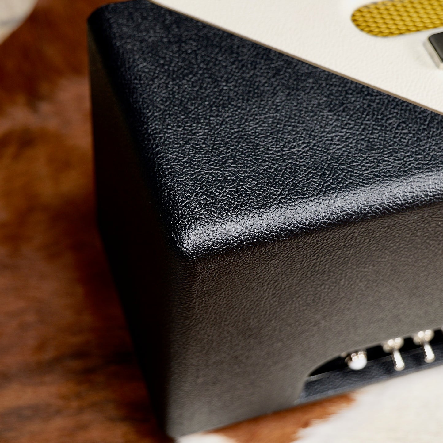 Divided By 13 FTR 37 Black Bronco Tolex Cream V