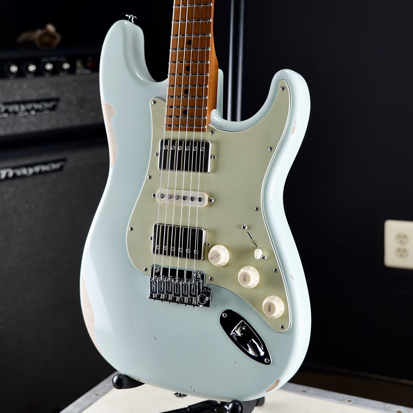 Suhr Ian Thornley Classic S Antique Sonic White