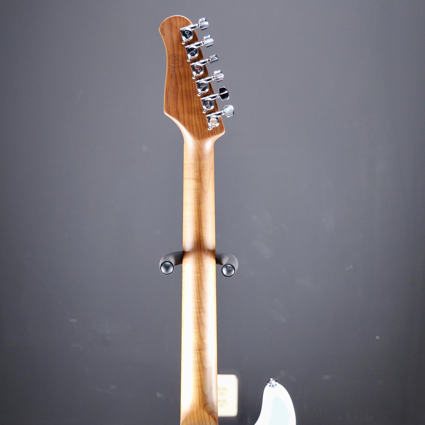 Suhr Ian Thornley Classic S Antique Sonic White