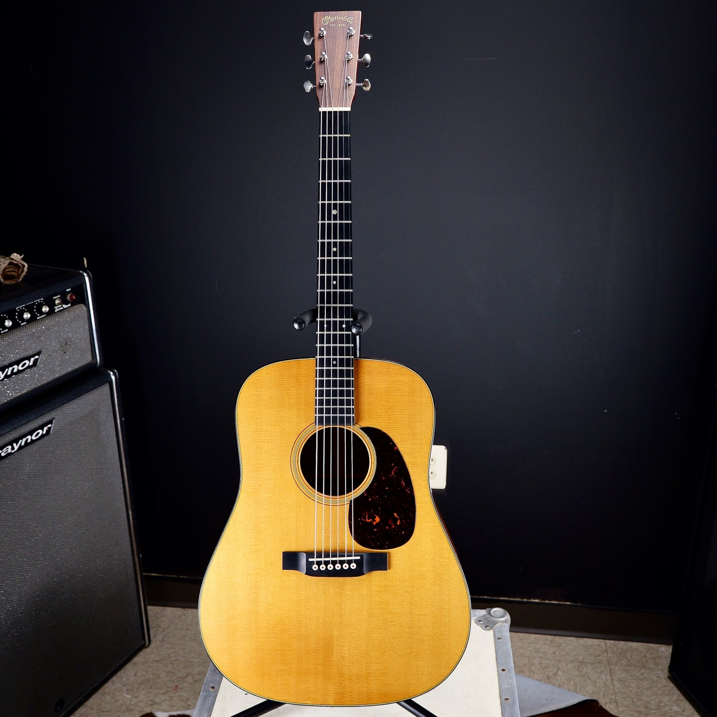 Martin D-18