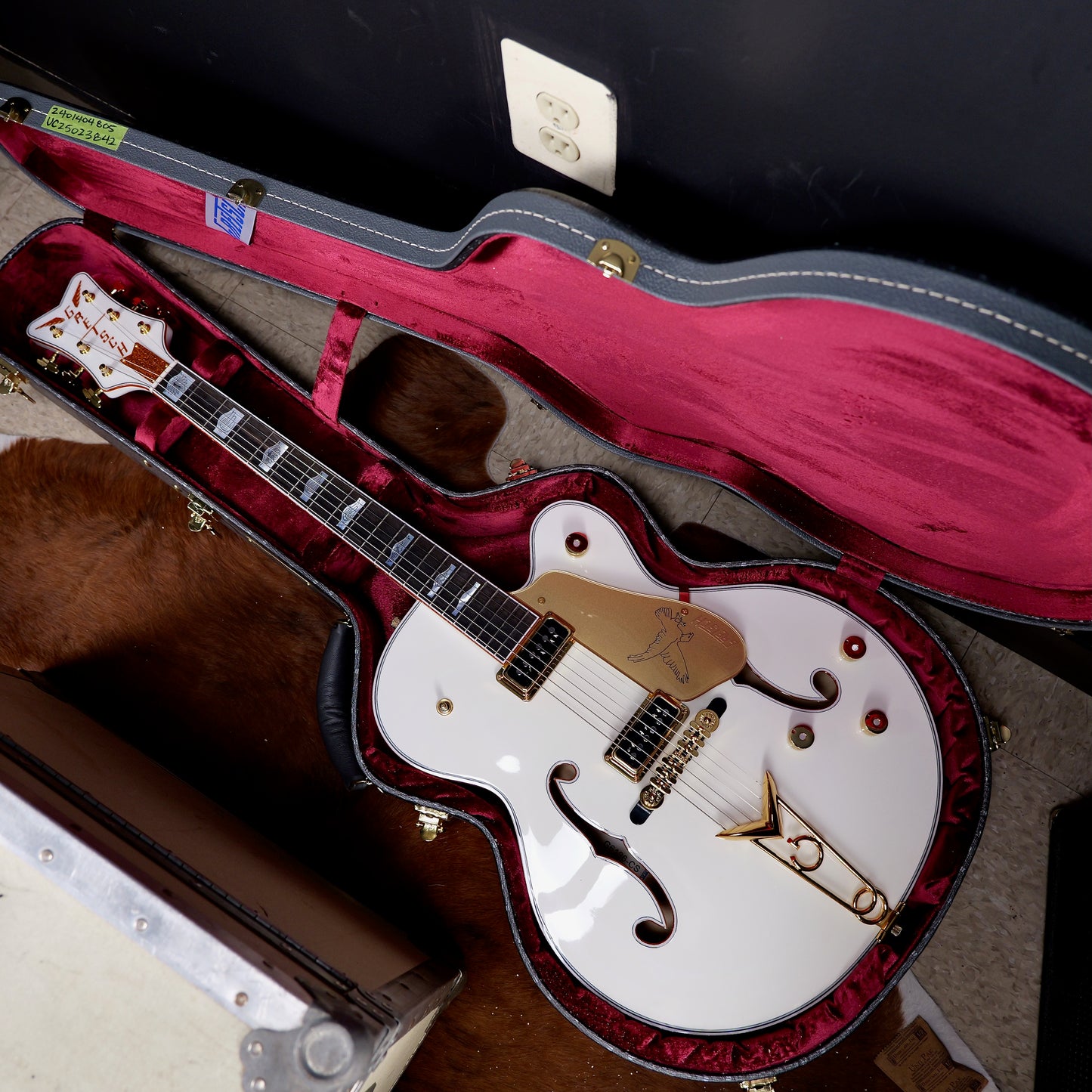 Gretsch G6136CST Custom Shop White Falcon Hollow Body with Cadillac Tailpiece