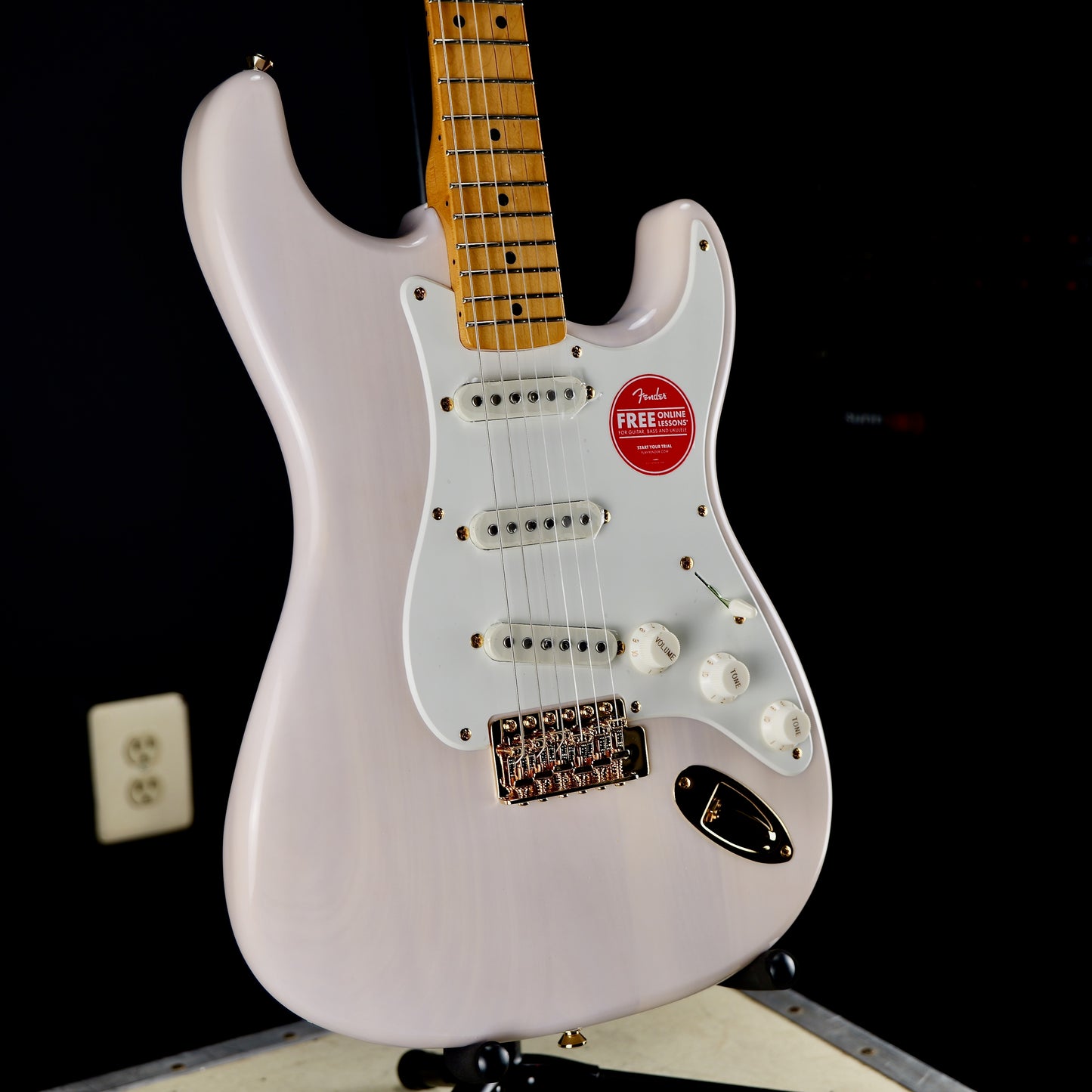 Squier FSR Classic Vibe '50s Stratocaster Maple Fingerboard Parchment Pickguard Gold Hardware White Blonde